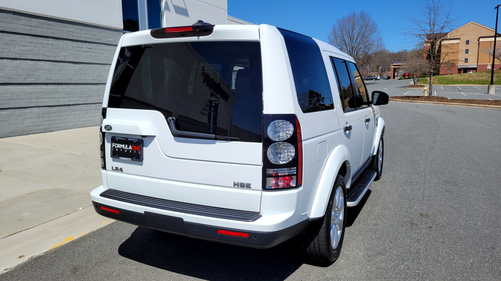 Used 2015 Land Rover LR4 HSE 3.0L SC V6 / AWD / VISION ASST / 3-ROW / CLIMATE COMFORT / TOWING for sale Sold at Formula Imports in Charlotte NC 28227 2