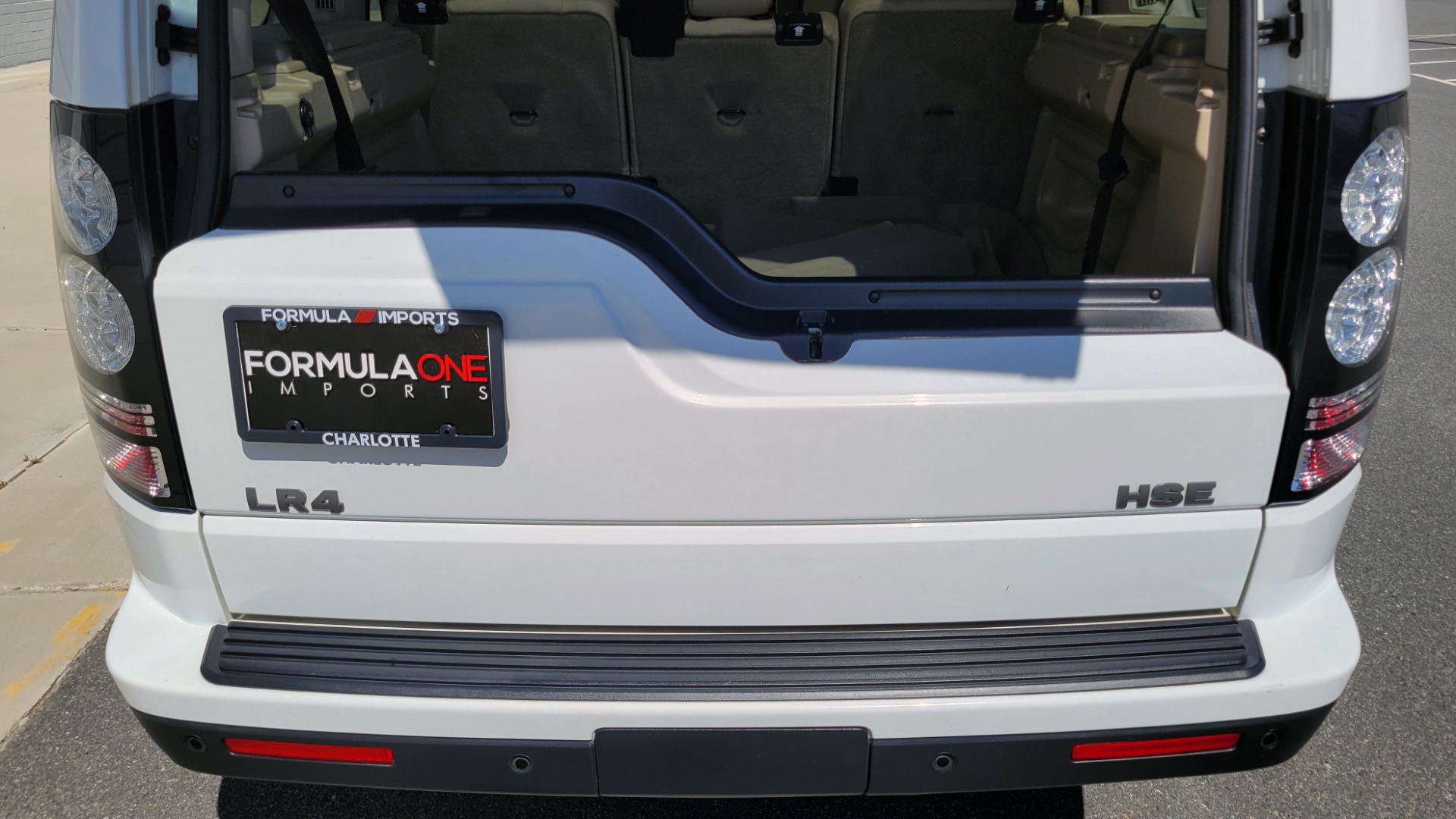 Used 2015 Land Rover LR4 HSE 3.0L SC V6 / AWD / VISION ASST / 3-ROW / CLIMATE COMFORT / TOWING for sale Sold at Formula Imports in Charlotte NC 28227 22