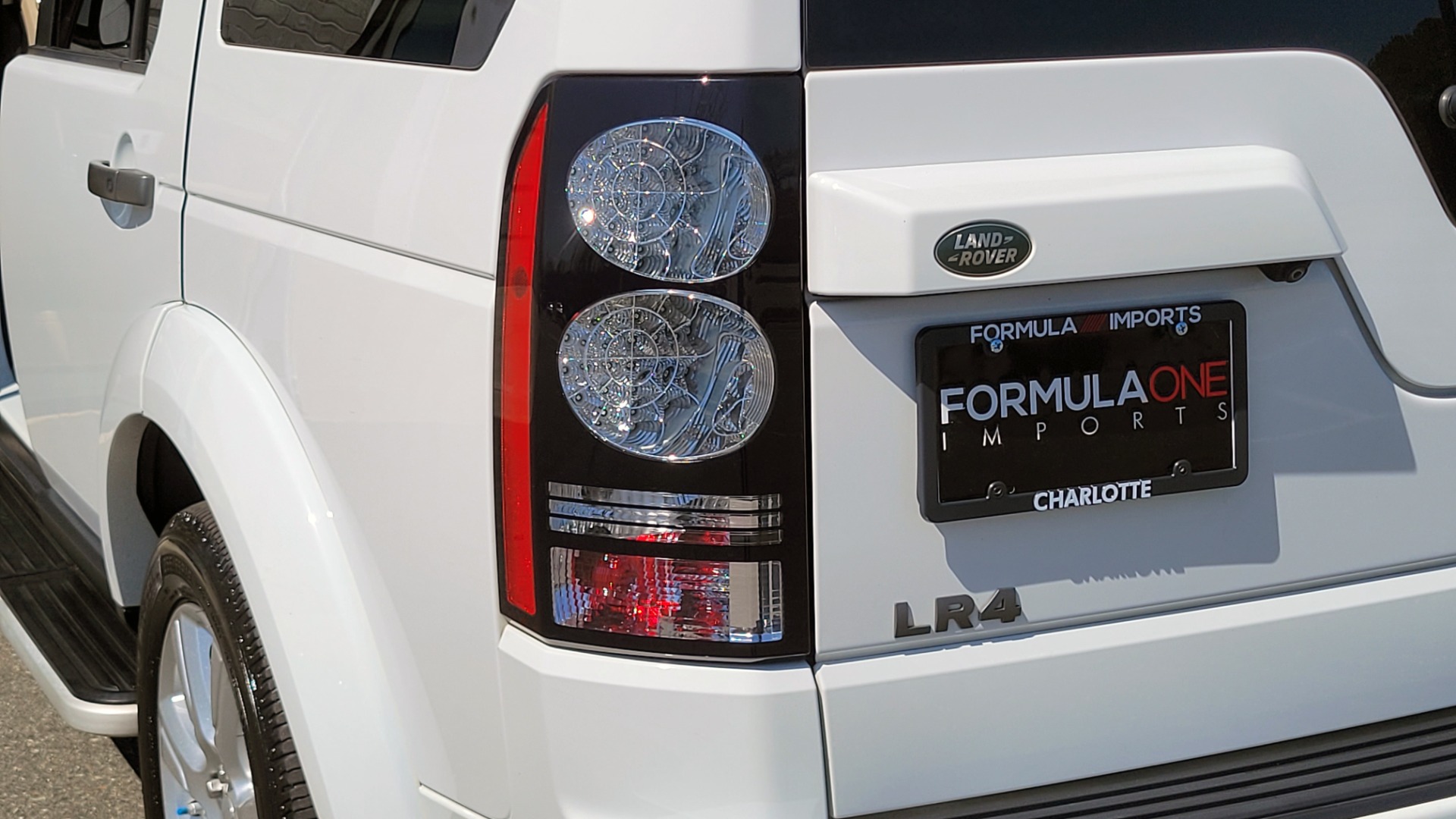 Used 2015 Land Rover LR4 HSE 3.0L SC V6 / AWD / VISION ASST / 3-ROW / CLIMATE COMFORT / TOWING for sale Sold at Formula Imports in Charlotte NC 28227 29
