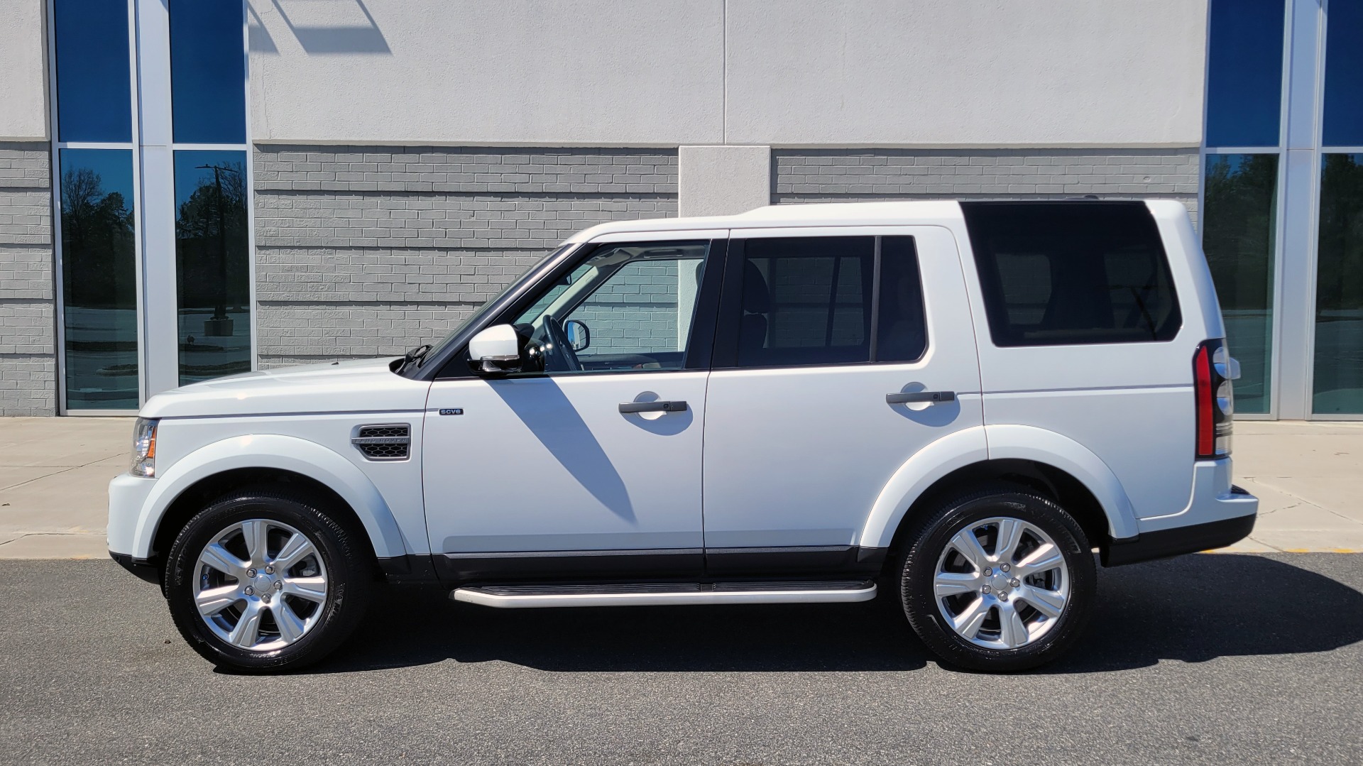 Used 2015 Land Rover LR4 HSE 3.0L SC V6 / AWD / VISION ASST / 3-ROW / CLIMATE COMFORT / TOWING for sale Sold at Formula Imports in Charlotte NC 28227 3