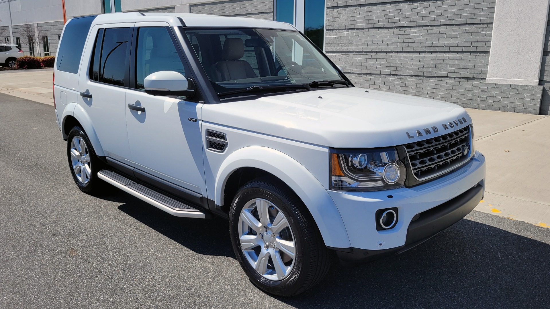 Used 2015 Land Rover LR4 HSE 3.0L SC V6 / AWD / VISION ASST / 3-ROW / CLIMATE COMFORT / TOWING for sale Sold at Formula Imports in Charlotte NC 28227 4