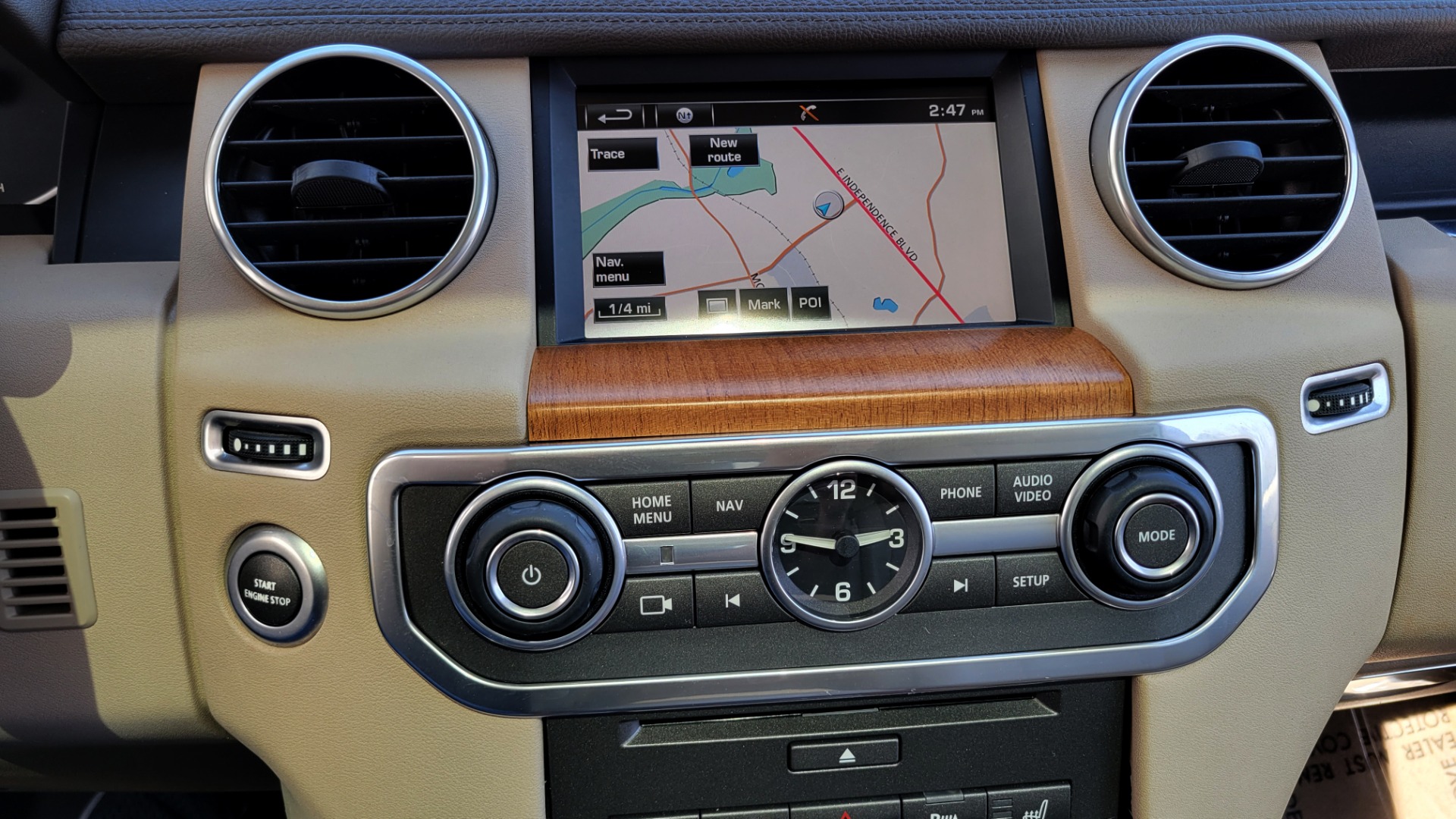 Used 2015 Land Rover LR4 HSE 3.0L SC V6 / AWD / VISION ASST / 3-ROW / CLIMATE COMFORT / TOWING for sale Sold at Formula Imports in Charlotte NC 28227 47