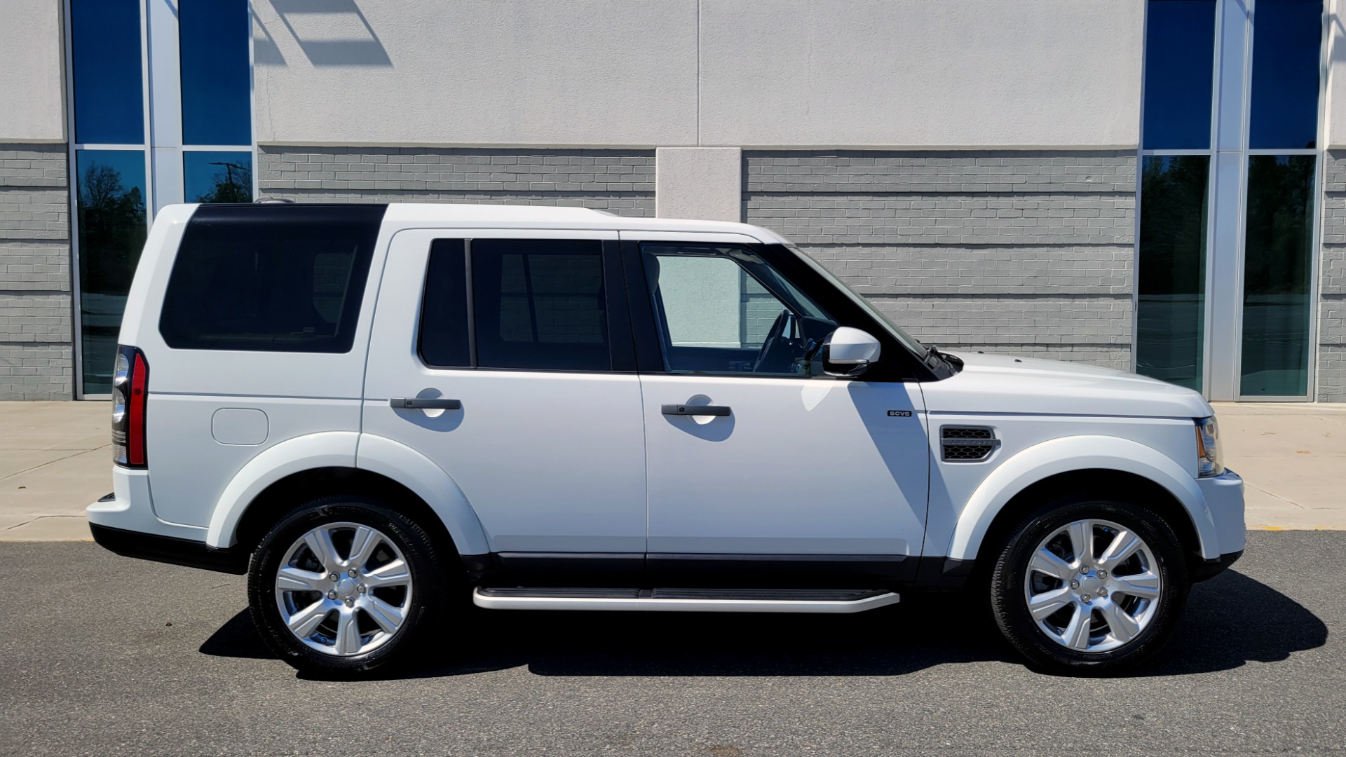 Used 2015 Land Rover LR4 HSE 3.0L SC V6 / AWD / VISION ASST / 3-ROW / CLIMATE COMFORT / TOWING for sale Sold at Formula Imports in Charlotte NC 28227 6