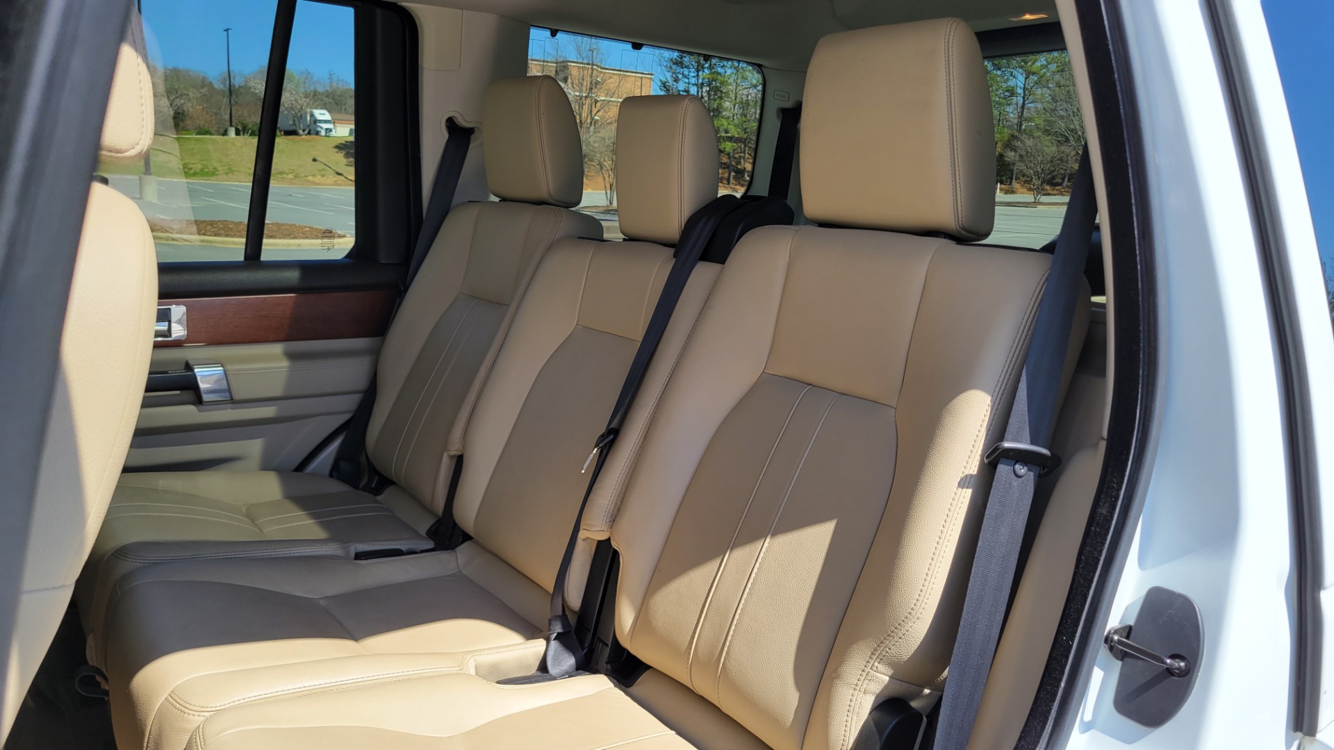 Used 2015 Land Rover LR4 HSE 3.0L SC V6 / AWD / VISION ASST / 3-ROW / CLIMATE COMFORT / TOWING for sale Sold at Formula Imports in Charlotte NC 28227 63