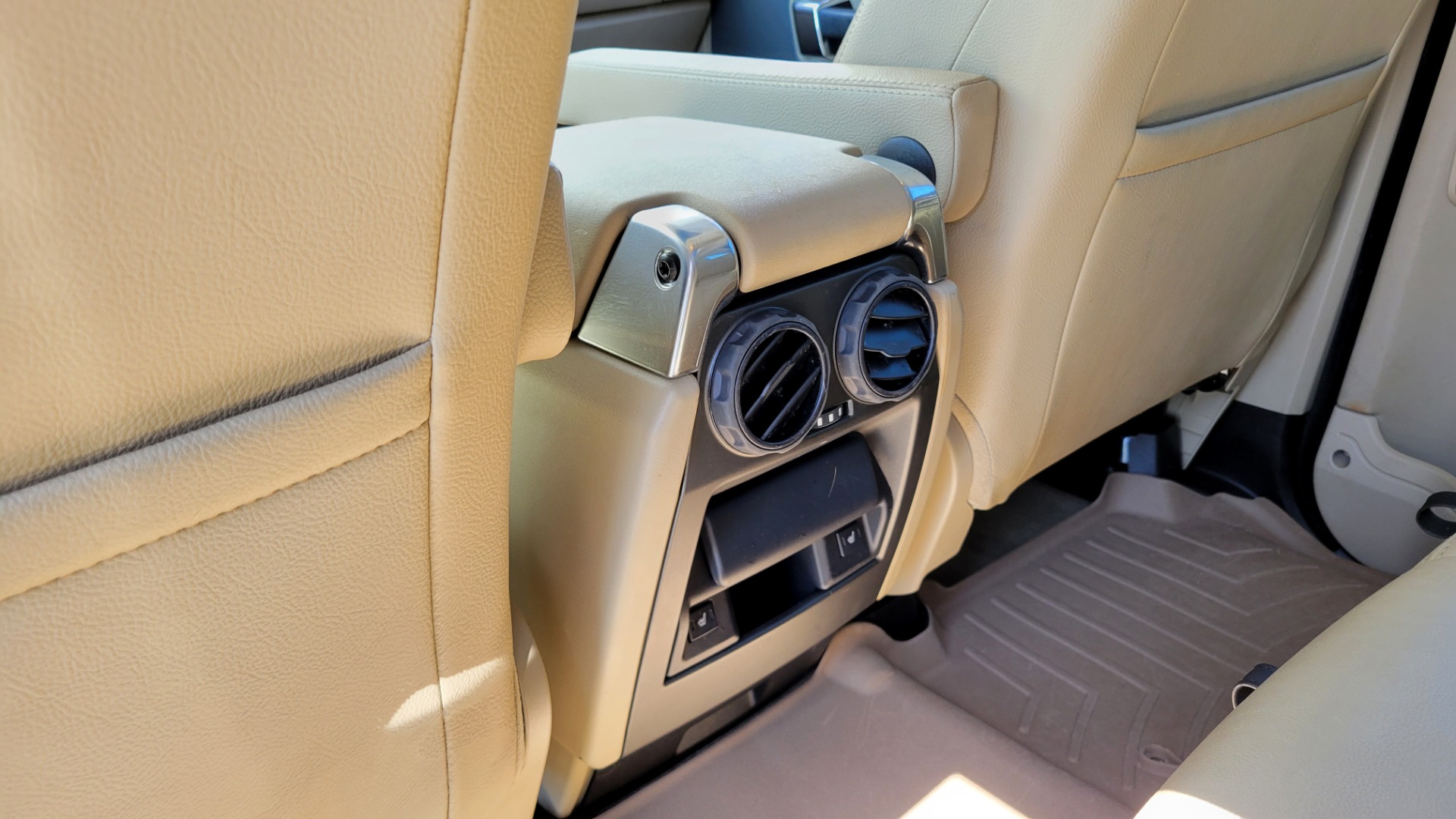 Used 2015 Land Rover LR4 HSE 3.0L SC V6 / AWD / VISION ASST / 3-ROW / CLIMATE COMFORT / TOWING for sale Sold at Formula Imports in Charlotte NC 28227 64