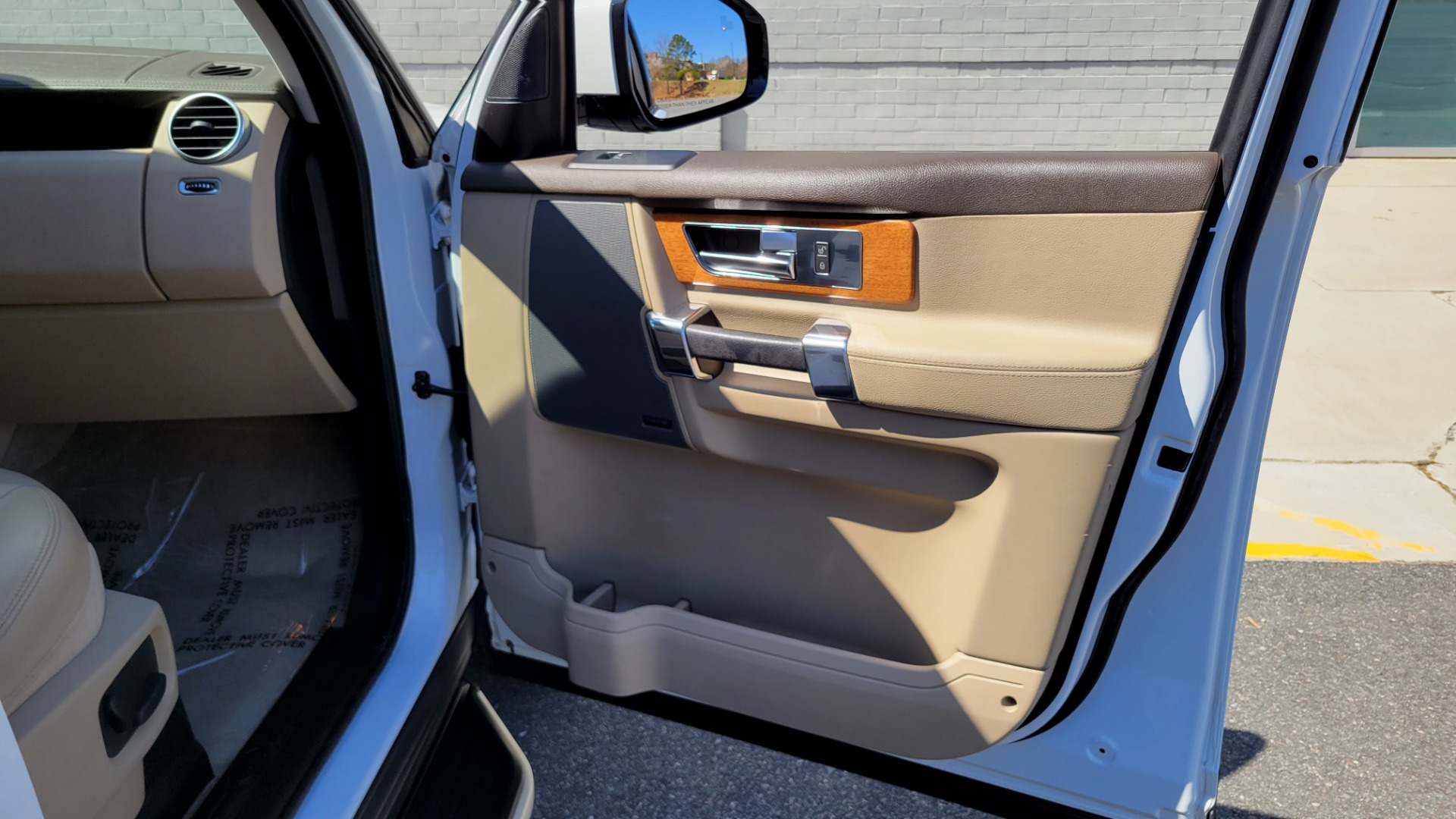 Used 2015 Land Rover LR4 HSE 3.0L SC V6 / AWD / VISION ASST / 3-ROW / CLIMATE COMFORT / TOWING for sale Sold at Formula Imports in Charlotte NC 28227 65