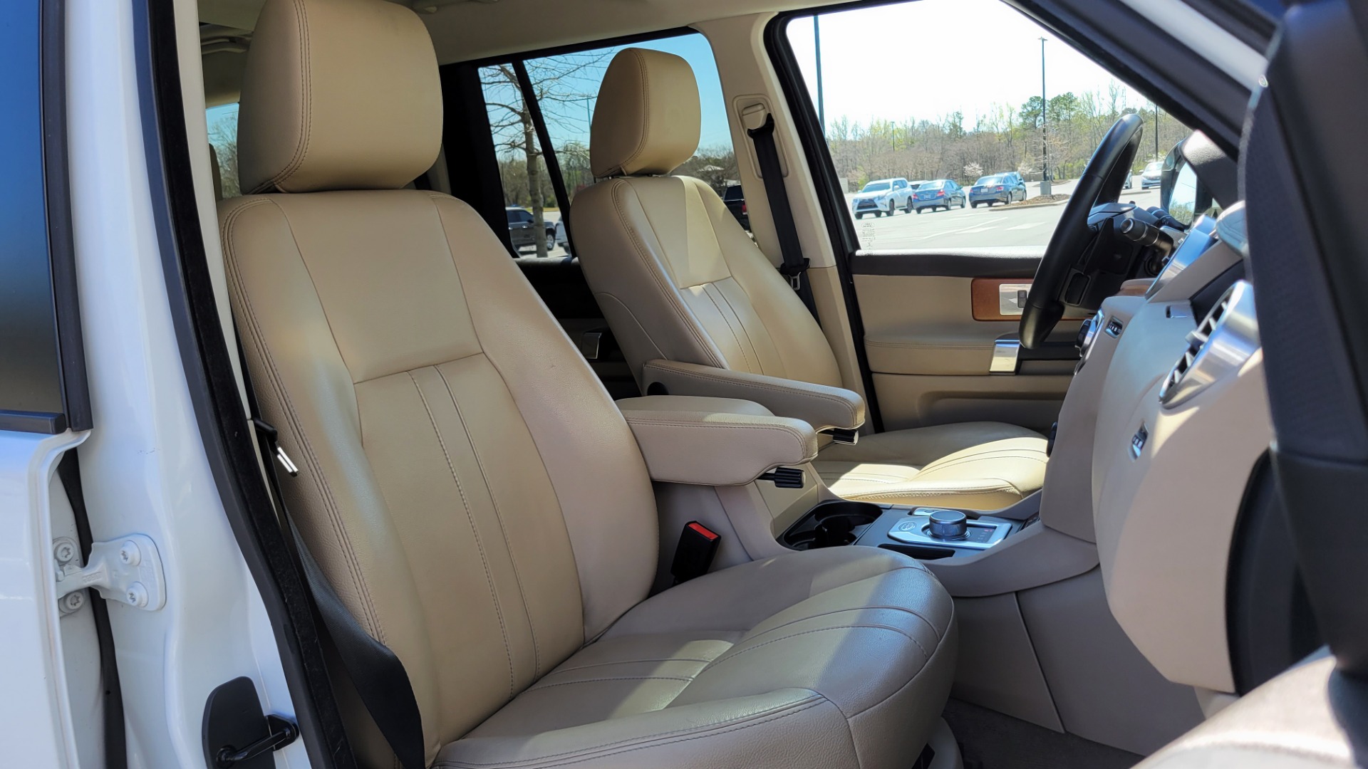 Used 2015 Land Rover LR4 HSE 3.0L SC V6 / AWD / VISION ASST / 3-ROW / CLIMATE COMFORT / TOWING for sale Sold at Formula Imports in Charlotte NC 28227 68