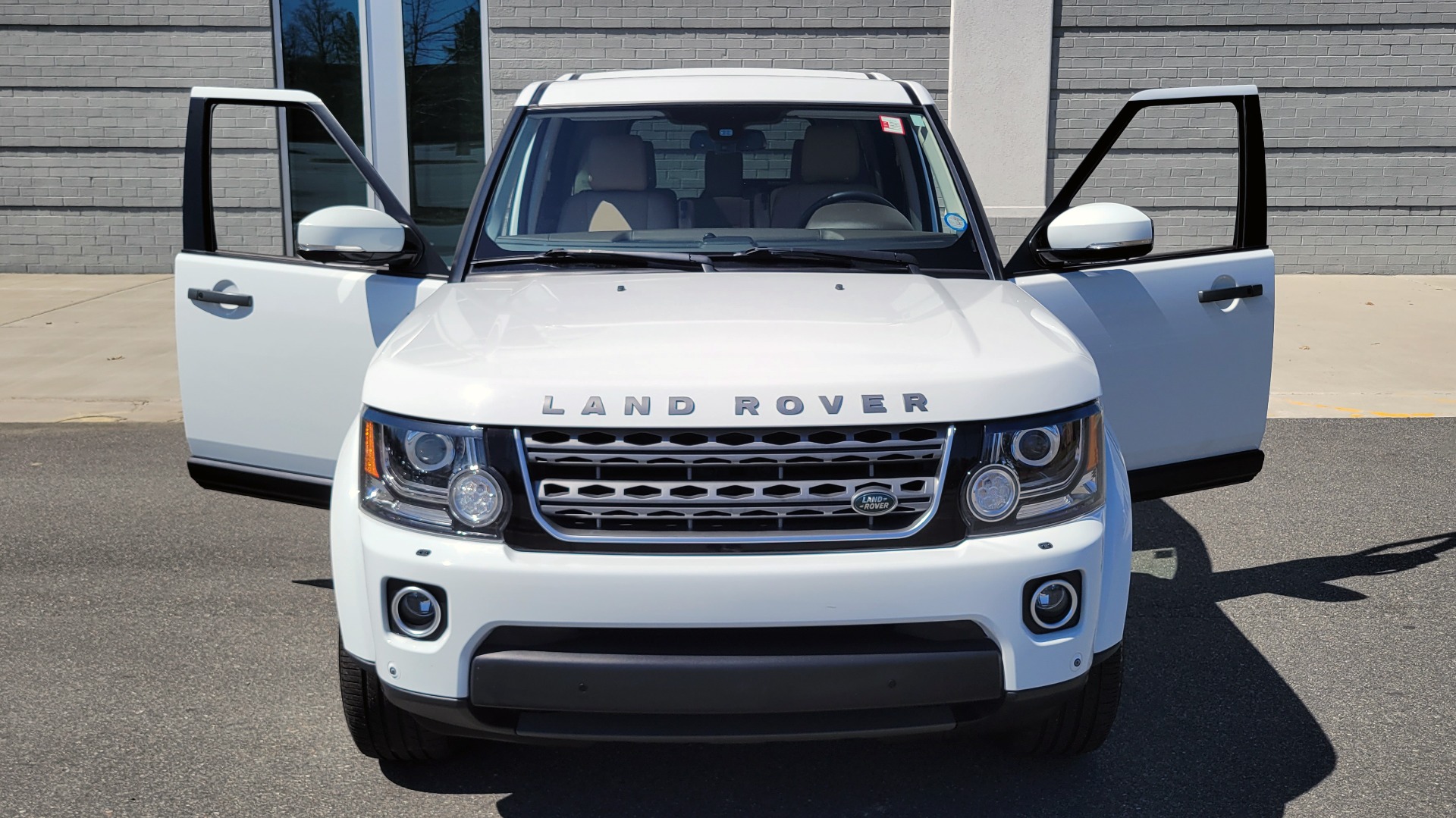 Used 2015 Land Rover LR4 HSE 3.0L SC V6 / AWD / VISION ASST / 3-ROW / CLIMATE COMFORT / TOWING for sale Sold at Formula Imports in Charlotte NC 28227 7