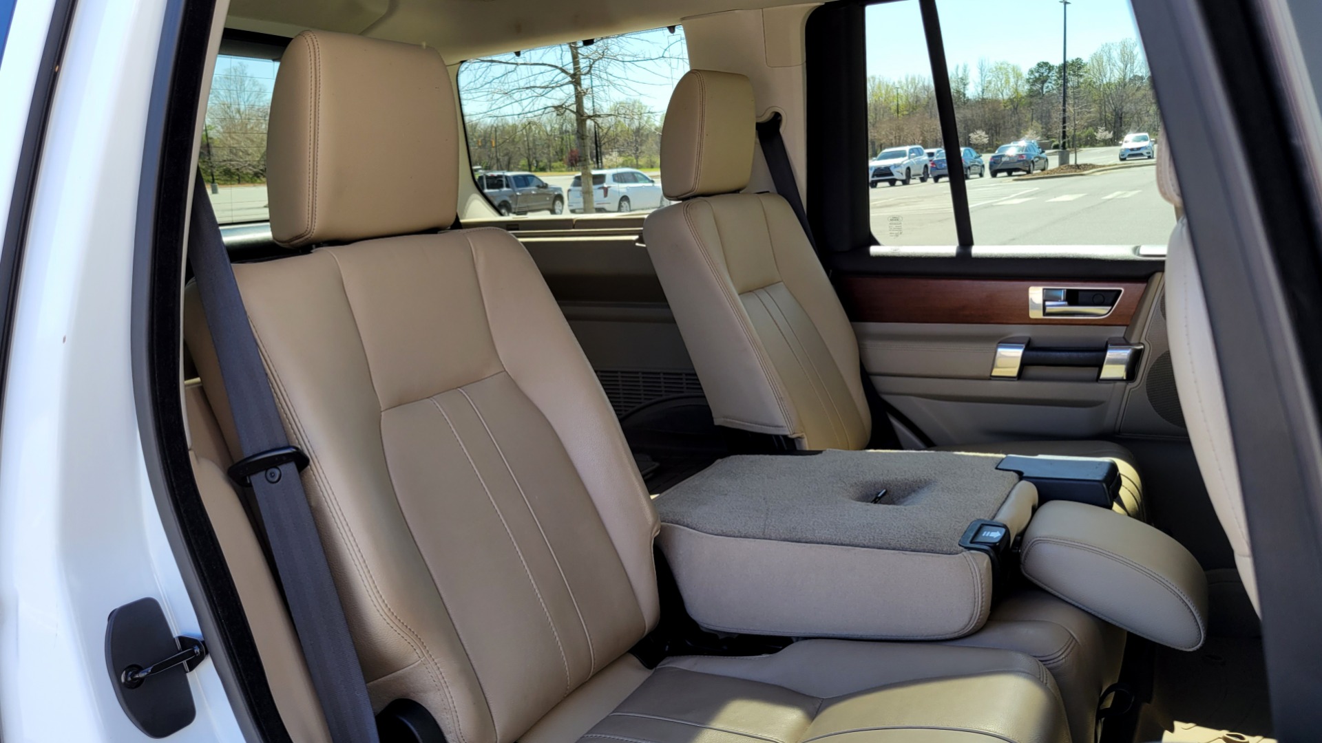 Used 2015 Land Rover LR4 HSE 3.0L SC V6 / AWD / VISION ASST / 3-ROW / CLIMATE COMFORT / TOWING for sale Sold at Formula Imports in Charlotte NC 28227 73