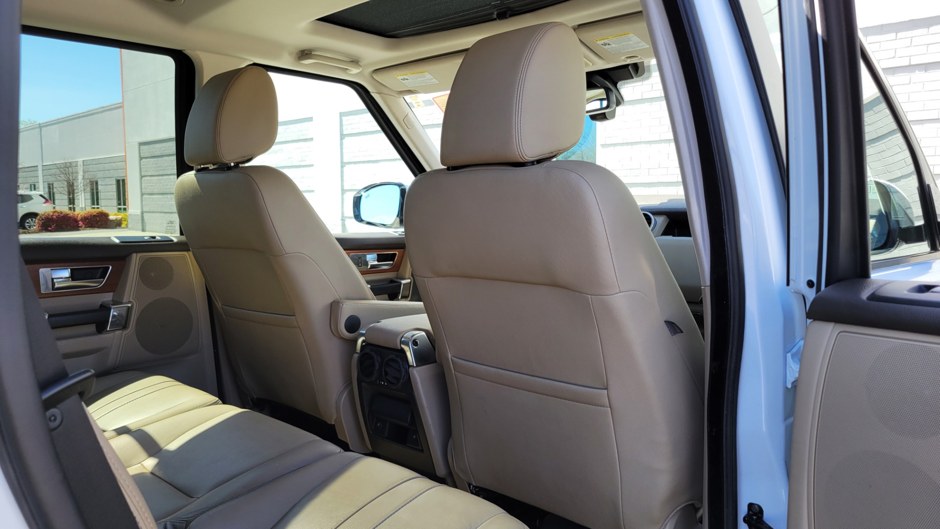Used 2015 Land Rover LR4 HSE 3.0L SC V6 / AWD / VISION ASST / 3-ROW / CLIMATE COMFORT / TOWING for sale Sold at Formula Imports in Charlotte NC 28227 74