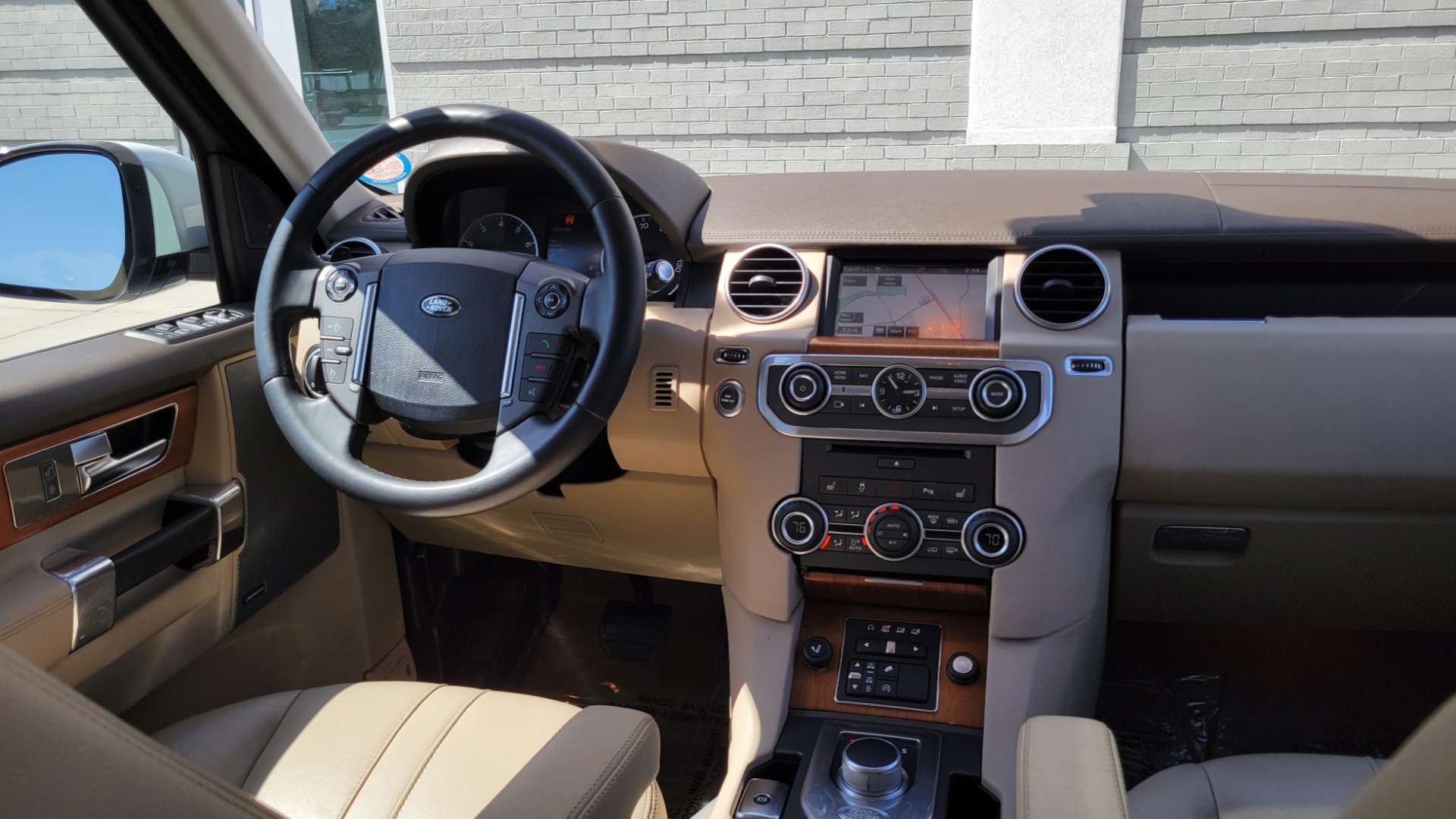 Used 2015 Land Rover LR4 HSE 3.0L SC V6 / AWD / VISION ASST / 3-ROW / CLIMATE COMFORT / TOWING for sale Sold at Formula Imports in Charlotte NC 28227 79