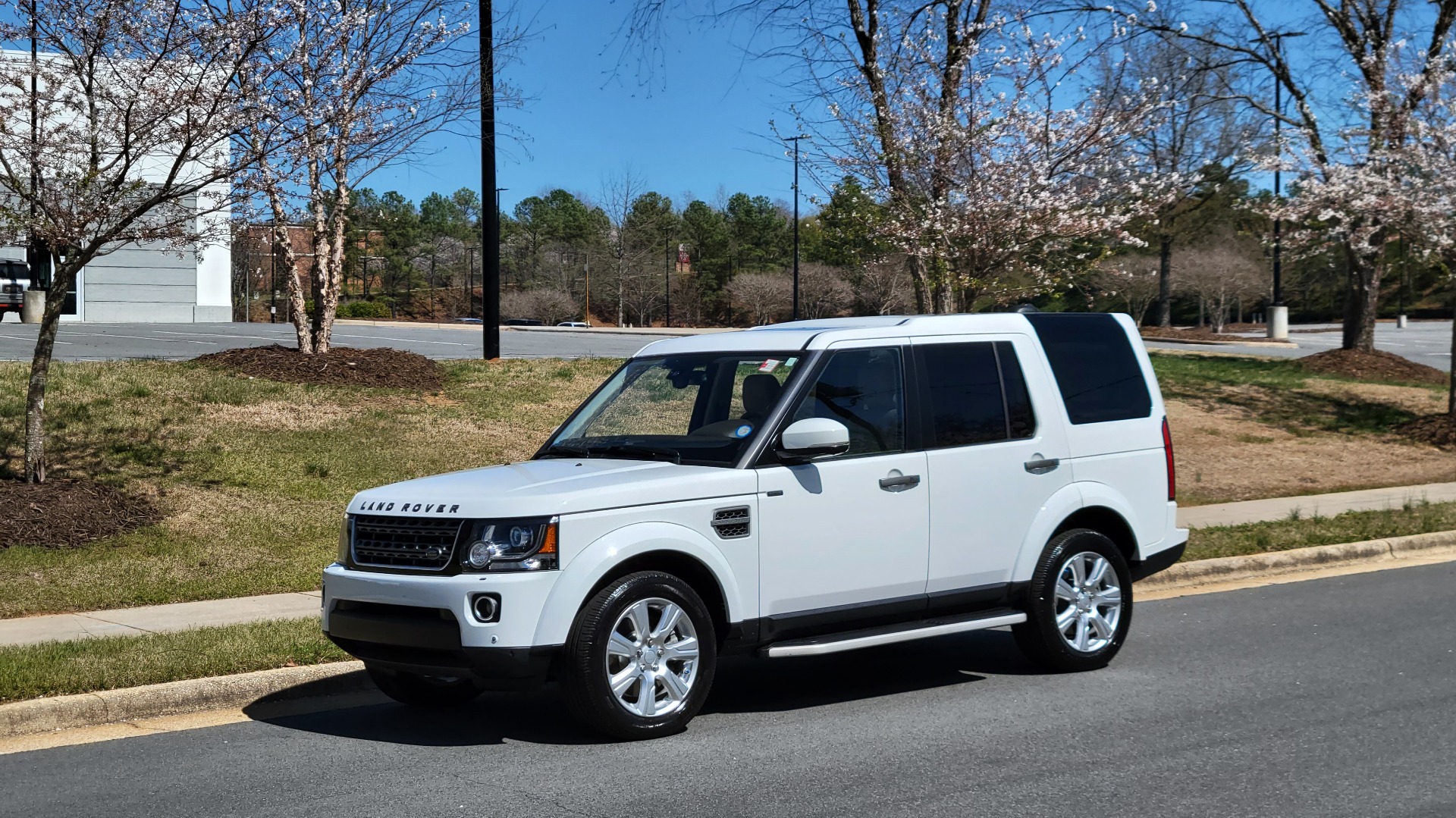 Used 2015 Land Rover LR4 HSE 3.0L SC V6 / AWD / VISION ASST / 3-ROW / CLIMATE COMFORT / TOWING for sale Sold at Formula Imports in Charlotte NC 28227 84