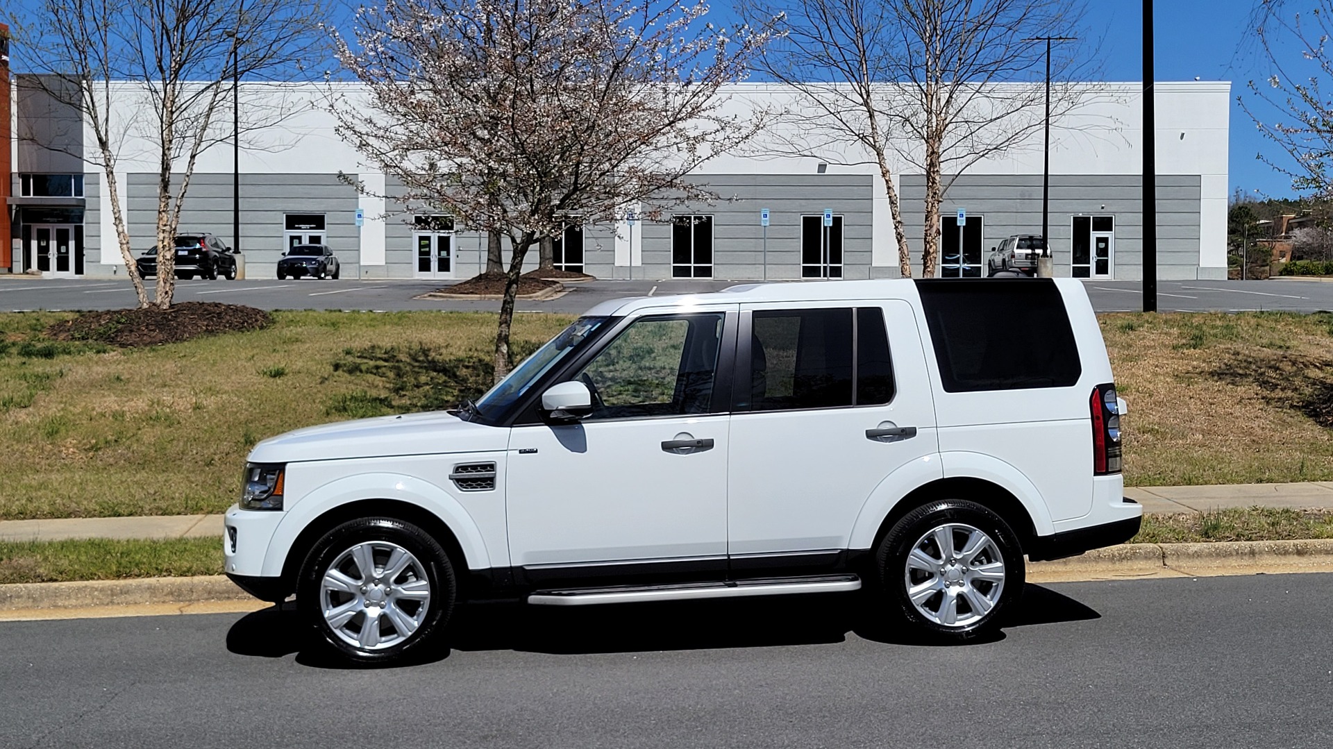 Used 2015 Land Rover LR4 HSE 3.0L SC V6 / AWD / VISION ASST / 3-ROW / CLIMATE COMFORT / TOWING for sale Sold at Formula Imports in Charlotte NC 28227 85
