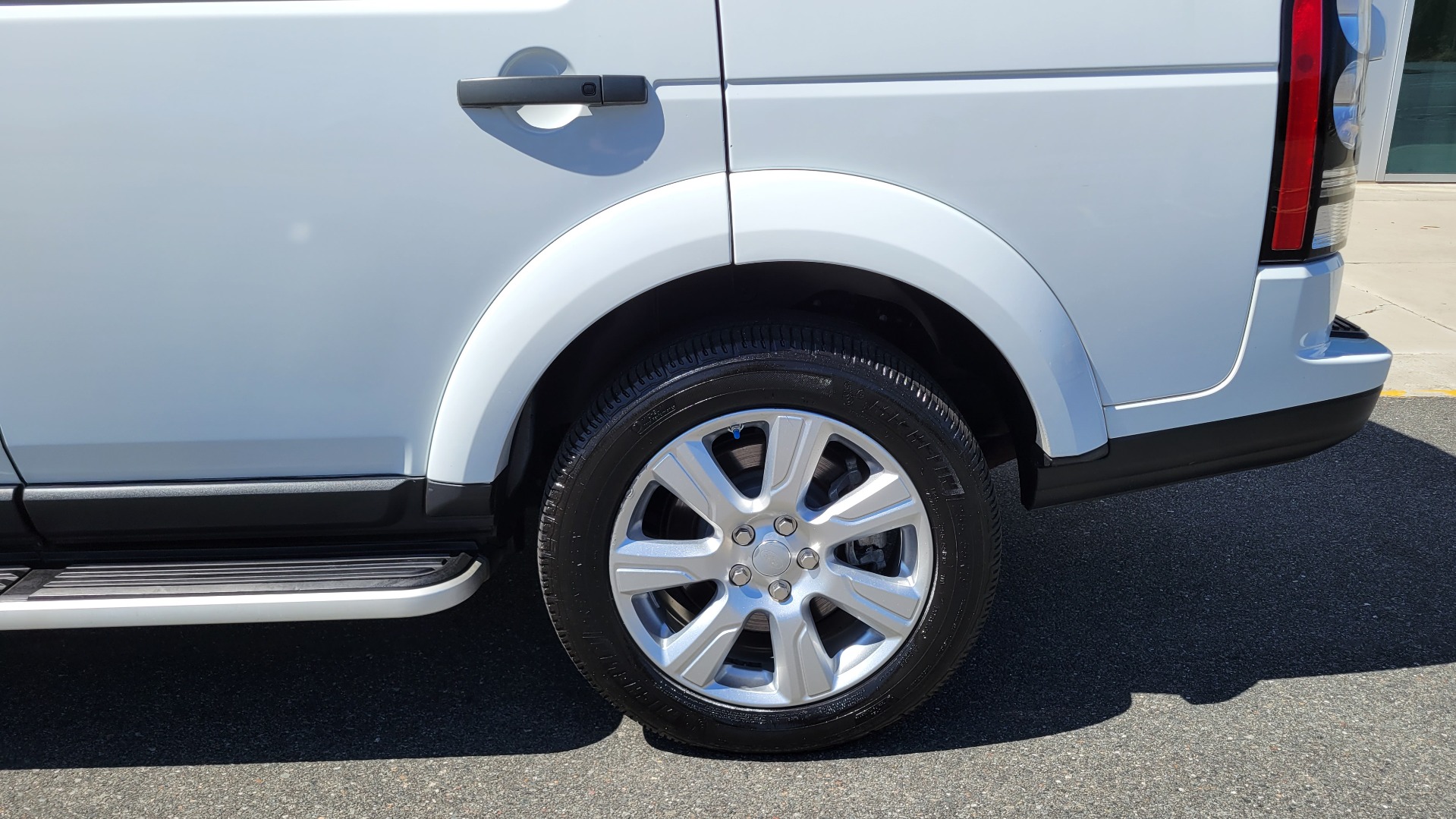 Used 2015 Land Rover LR4 HSE 3.0L SC V6 / AWD / VISION ASST / 3-ROW / CLIMATE COMFORT / TOWING for sale Sold at Formula Imports in Charlotte NC 28227 87