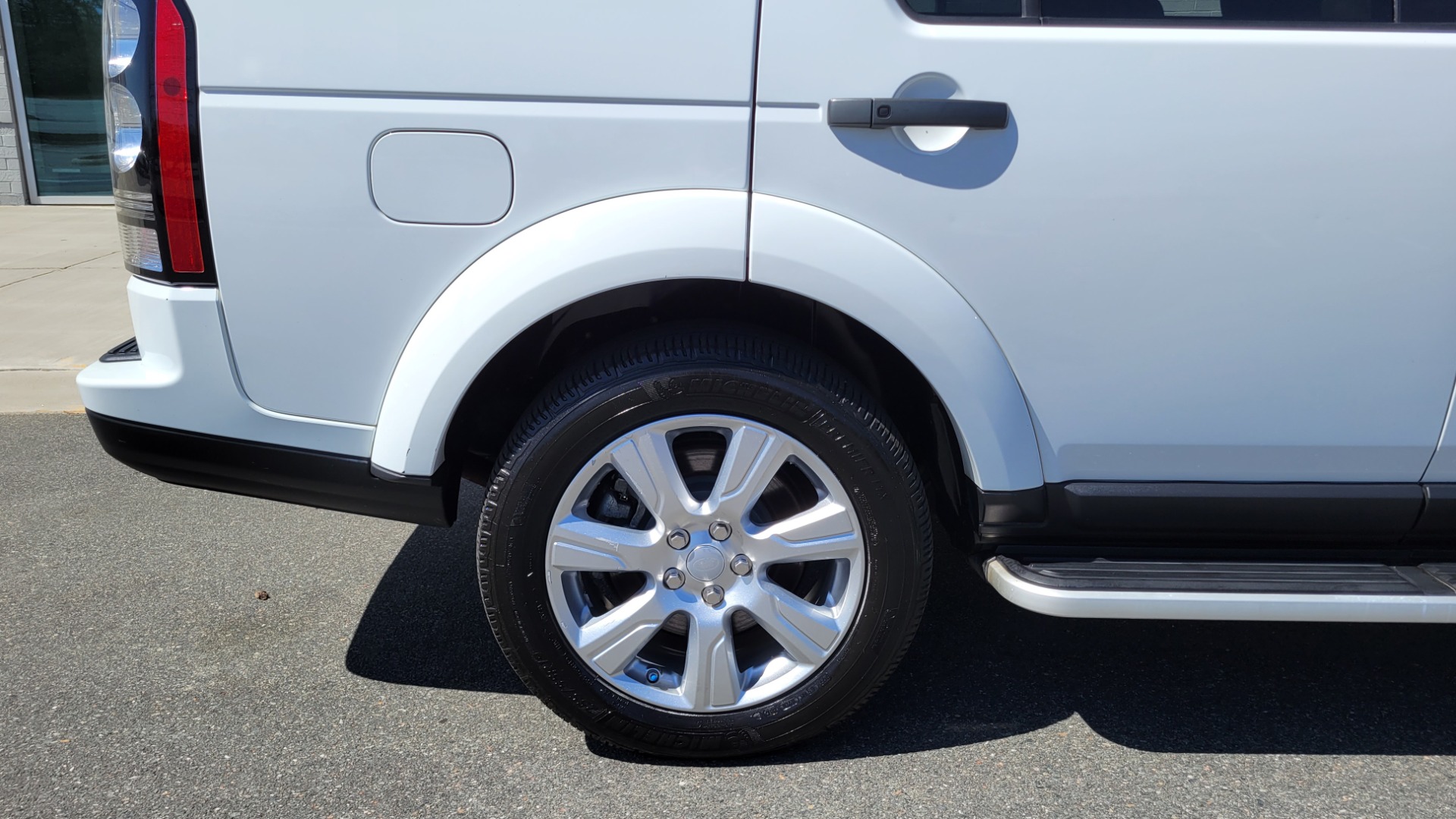 Used 2015 Land Rover LR4 HSE 3.0L SC V6 / AWD / VISION ASST / 3-ROW / CLIMATE COMFORT / TOWING for sale Sold at Formula Imports in Charlotte NC 28227 88