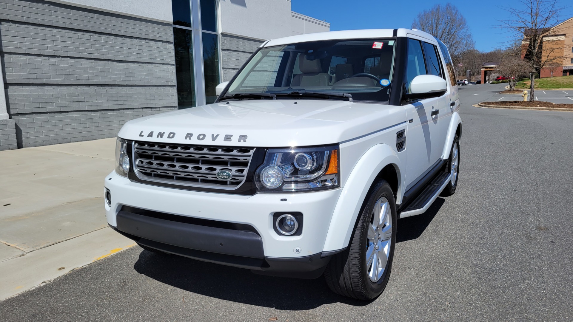 Used 2015 Land Rover LR4 HSE 3.0L SC V6 / AWD / VISION ASST / 3-ROW / CLIMATE COMFORT / TOWING for sale Sold at Formula Imports in Charlotte NC 28227 1