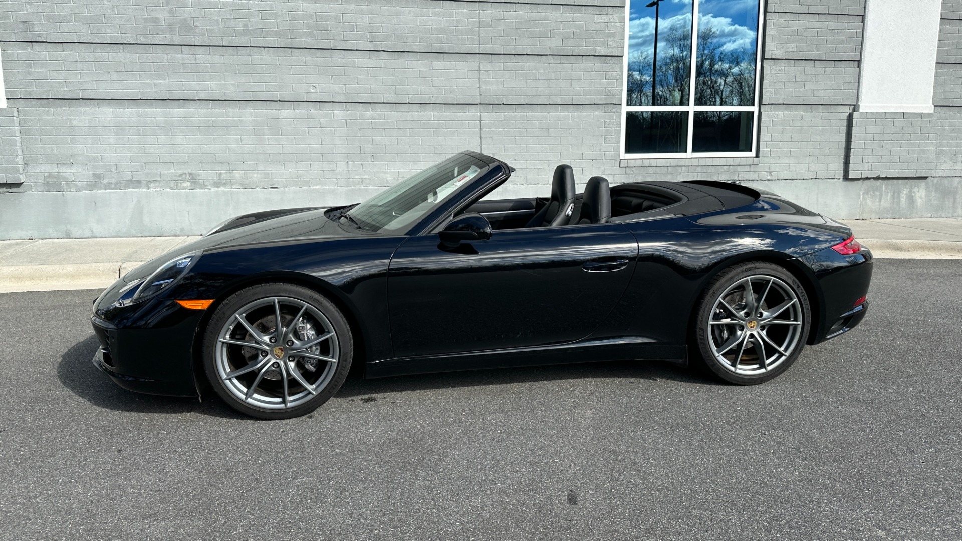 Used 2017 Porsche 911 CARRERA / SPORT EXHAUST / CABRIOLET / SPORT CHRONO / SPORT SEATS for sale Sold at Formula Imports in Charlotte NC 28227 4