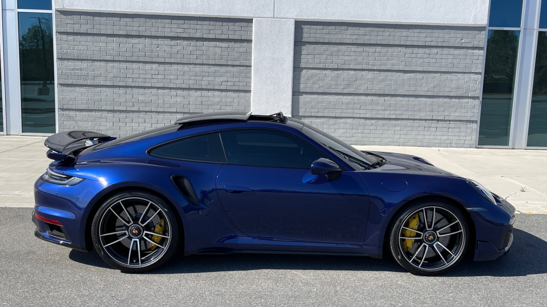 Used 2021 Porsche 911 TURBO S COUPE 3.8L / AWD / AUTO / NAV / SUNROOF / BOSE / REARVIEW for sale Sold at Formula Imports in Charlotte NC 28227 18