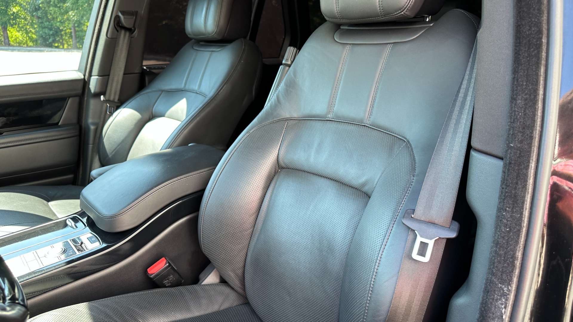 Used 2019 Land Rover Range Rover HSE / DRIVE PACK / WOOD STEERING / PIANO BLACK TRIM for sale Sold at Formula Imports in Charlotte NC 28227 11