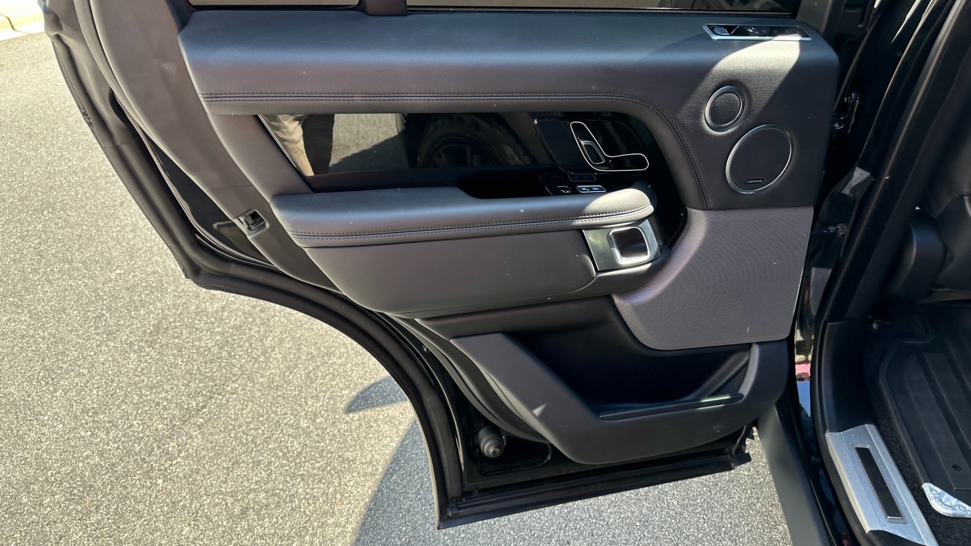Used 2019 Land Rover Range Rover HSE / DRIVE PACK / WOOD STEERING / PIANO BLACK TRIM for sale Sold at Formula Imports in Charlotte NC 28227 18