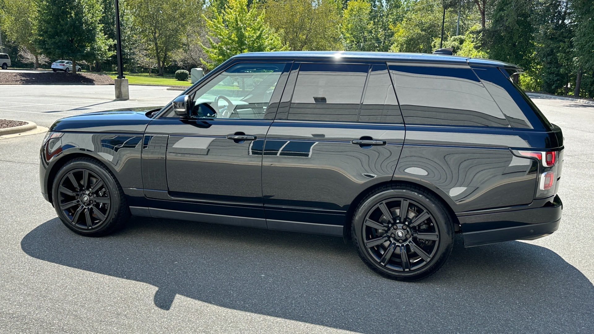 Used 2019 Land Rover Range Rover HSE / DRIVE PACK / WOOD STEERING / PIANO BLACK TRIM for sale Sold at Formula Imports in Charlotte NC 28227 3