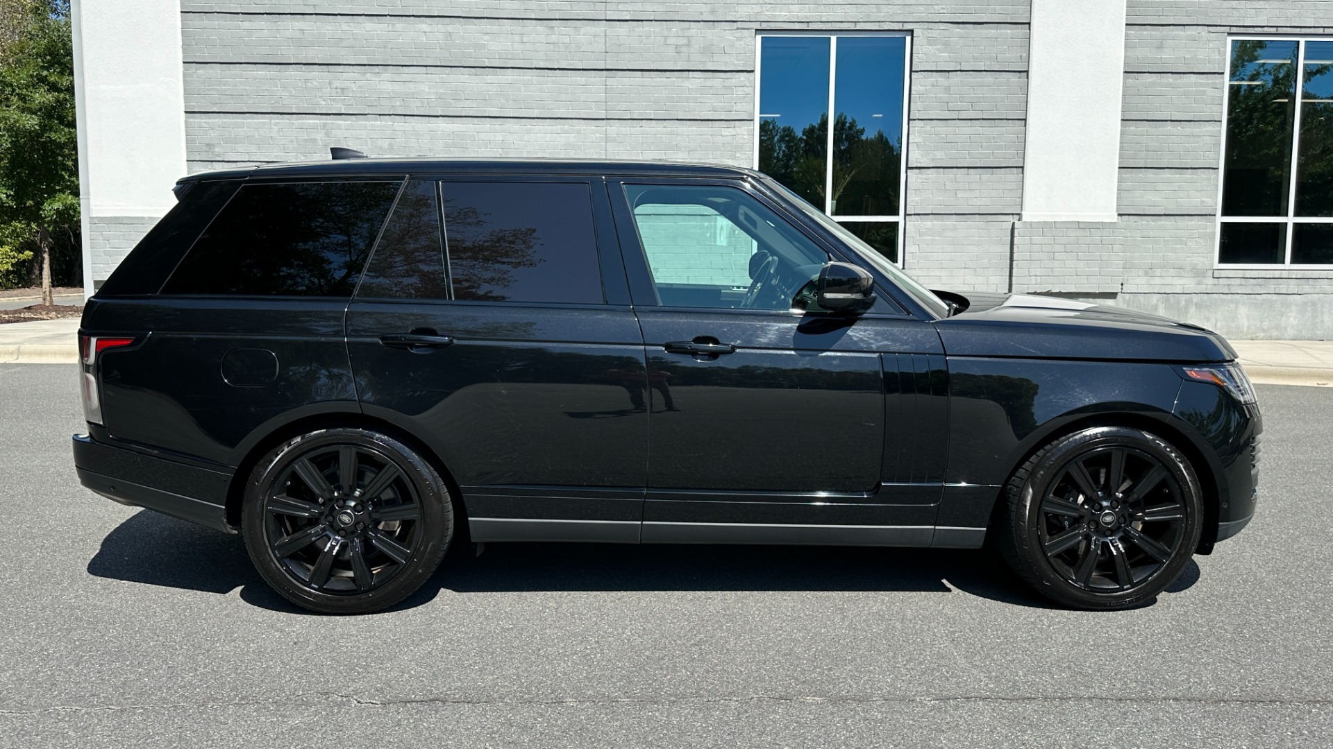 Used 2019 Land Rover Range Rover HSE / DRIVE PACK / WOOD STEERING / PIANO BLACK TRIM for sale Sold at Formula Imports in Charlotte NC 28227 6