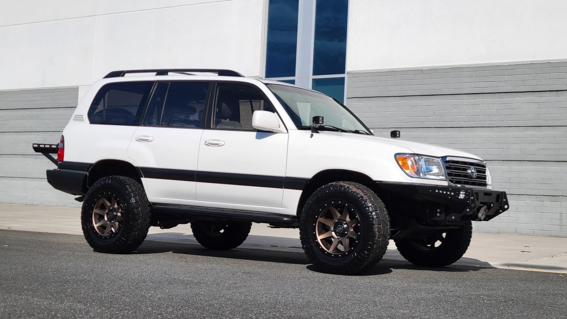 Used 2003 Toyota LAND CRUISER 4WD WAGON / 4.7L V8 / AUTO / NAVIGATION / LIFT / CUSTOM WHEELS for sale Sold at Formula Imports in Charlotte NC 28227 11