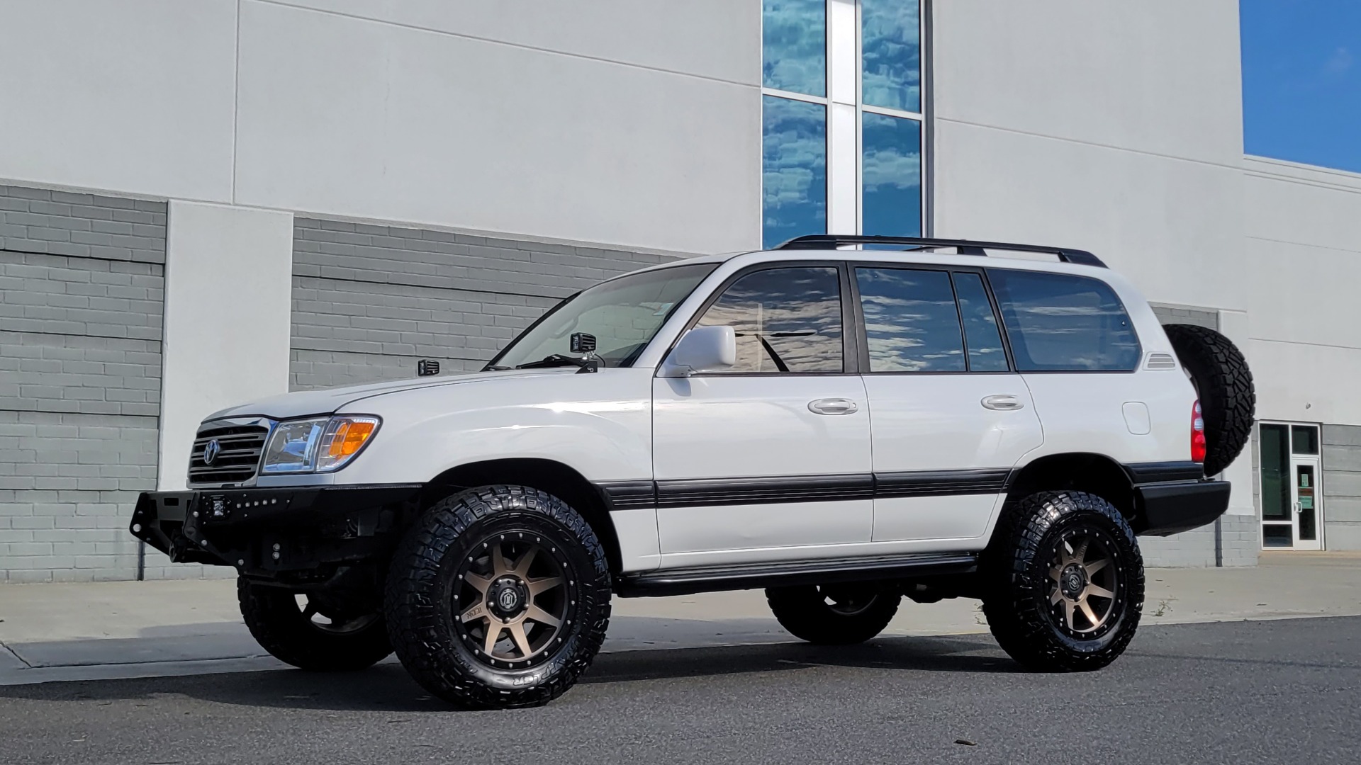 Used 2003 Toyota LAND CRUISER 4WD WAGON / 4.7L V8 / AUTO / NAVIGATION / LIFT / CUSTOM WHEELS for sale Sold at Formula Imports in Charlotte NC 28227 3