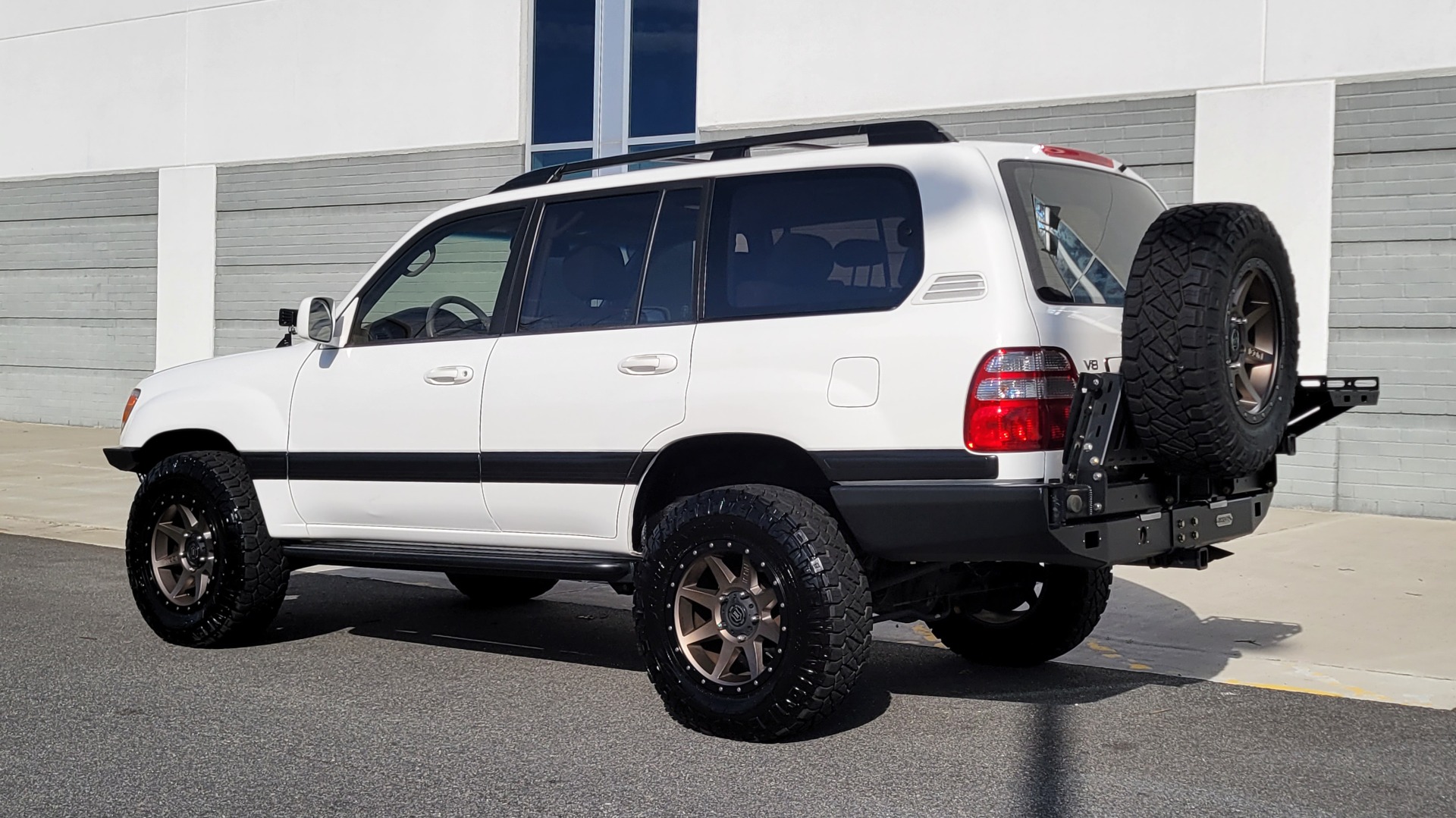 Used 2003 Toyota LAND CRUISER 4WD WAGON / 4.7L V8 / AUTO / NAVIGATION / LIFT / CUSTOM WHEELS for sale Sold at Formula Imports in Charlotte NC 28227 5