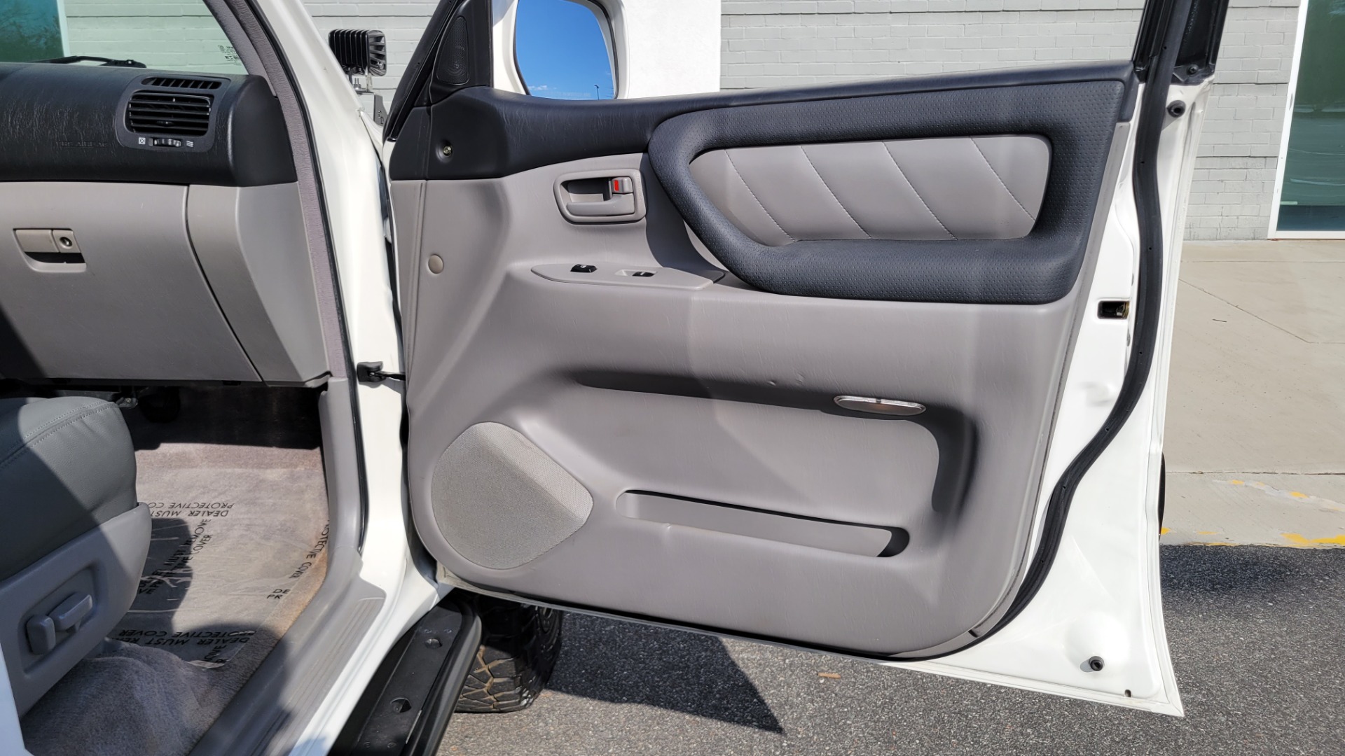 Used 2003 Toyota LAND CRUISER 4WD WAGON / 4.7L V8 / AUTO / NAVIGATION / LIFT / CUSTOM WHEELS for sale Sold at Formula Imports in Charlotte NC 28227 66