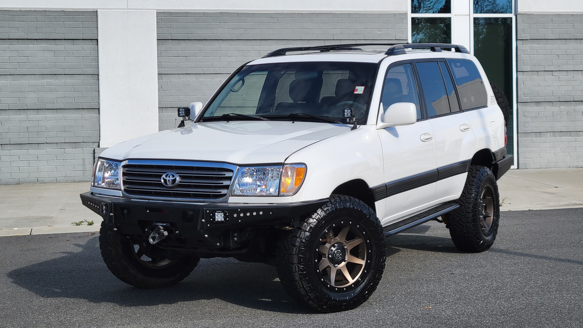 Used 2003 Toyota LAND CRUISER 4WD WAGON / 4.7L V8 / AUTO / NAVIGATION / LIFT / CUSTOM WHEELS for sale $27,999 at Formula Imports in Charlotte NC 28227 7