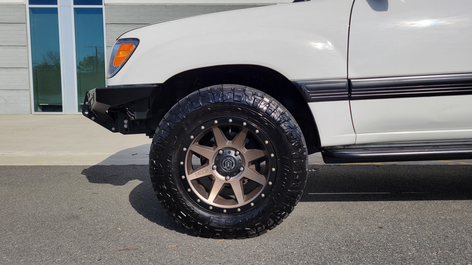 Used 2003 Toyota LAND CRUISER 4WD WAGON / 4.7L V8 / AUTO / NAVIGATION / LIFT / CUSTOM WHEELS for sale $27,999 at Formula Imports in Charlotte NC 28227 82