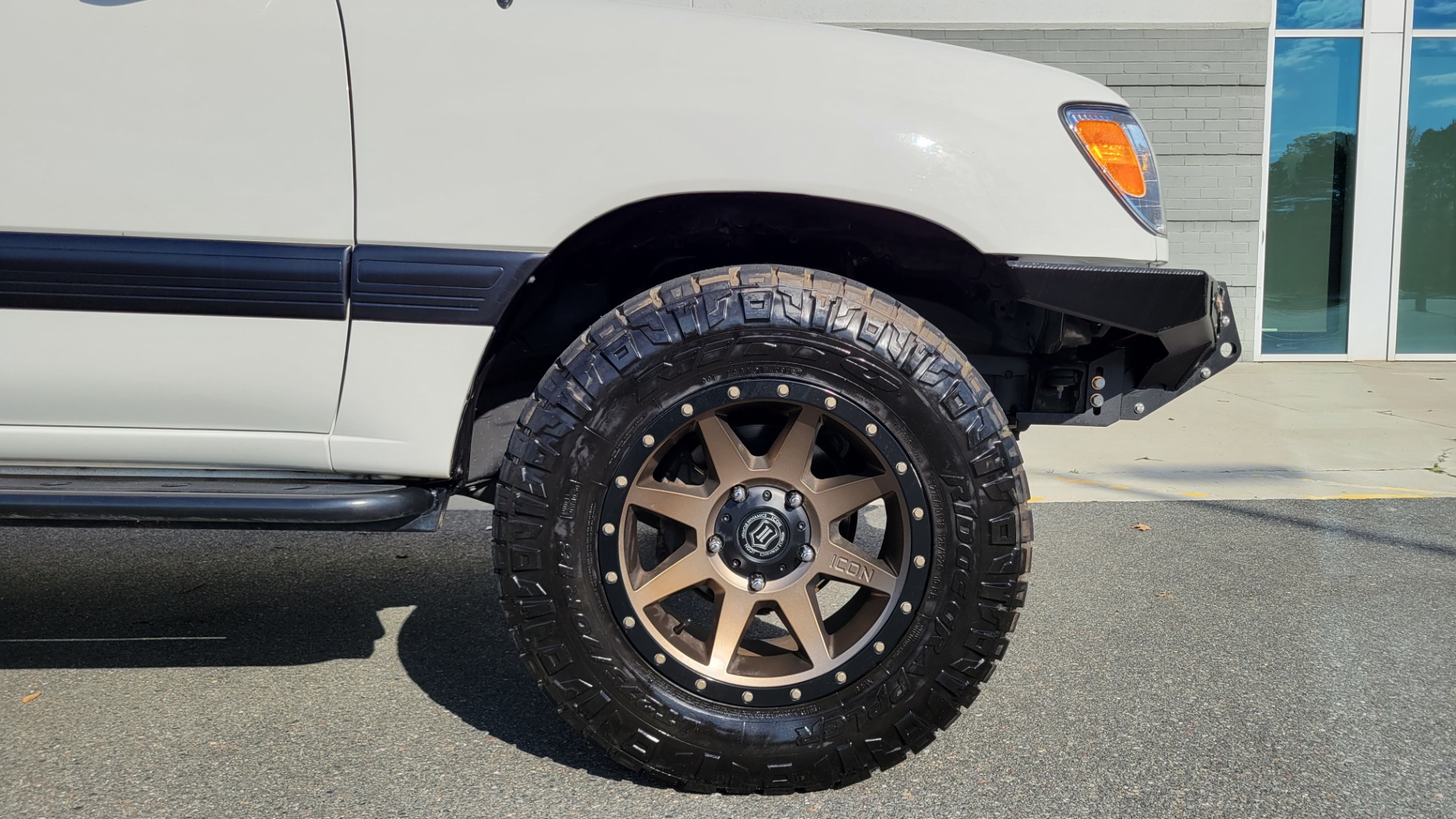 Used 2003 Toyota LAND CRUISER 4WD WAGON / 4.7L V8 / AUTO / NAVIGATION / LIFT / CUSTOM WHEELS for sale $27,999 at Formula Imports in Charlotte NC 28227 85