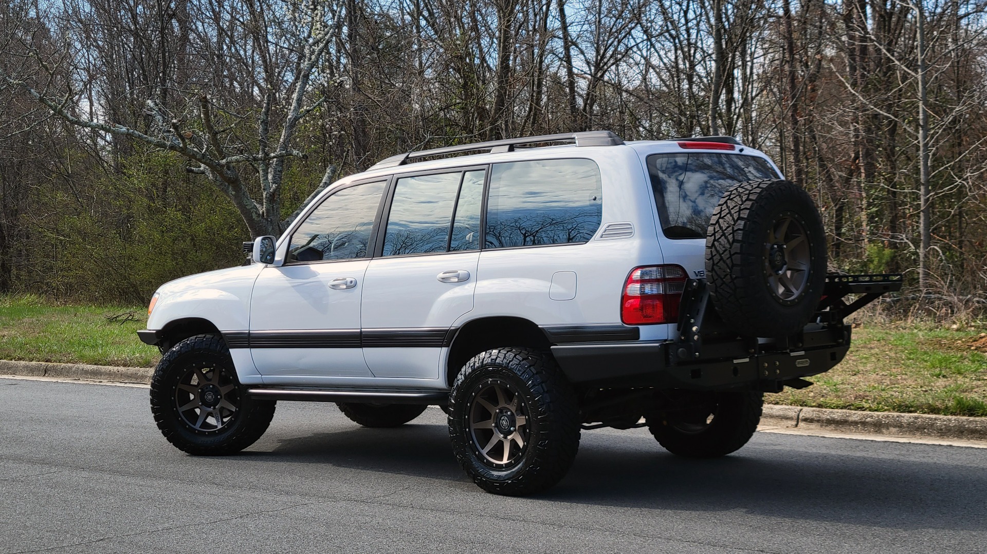 Used 2003 Toyota LAND CRUISER 4WD WAGON / 4.7L V8 / AUTO / NAVIGATION / LIFT / CUSTOM WHEELS for sale Sold at Formula Imports in Charlotte NC 28227 95