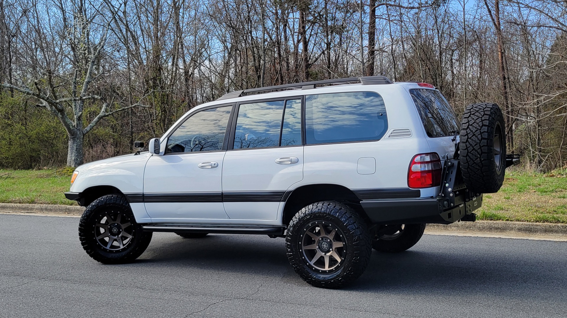 Used 2003 Toyota LAND CRUISER 4WD WAGON / 4.7L V8 / AUTO / NAVIGATION / LIFT / CUSTOM WHEELS for sale $27,999 at Formula Imports in Charlotte NC 28227 96