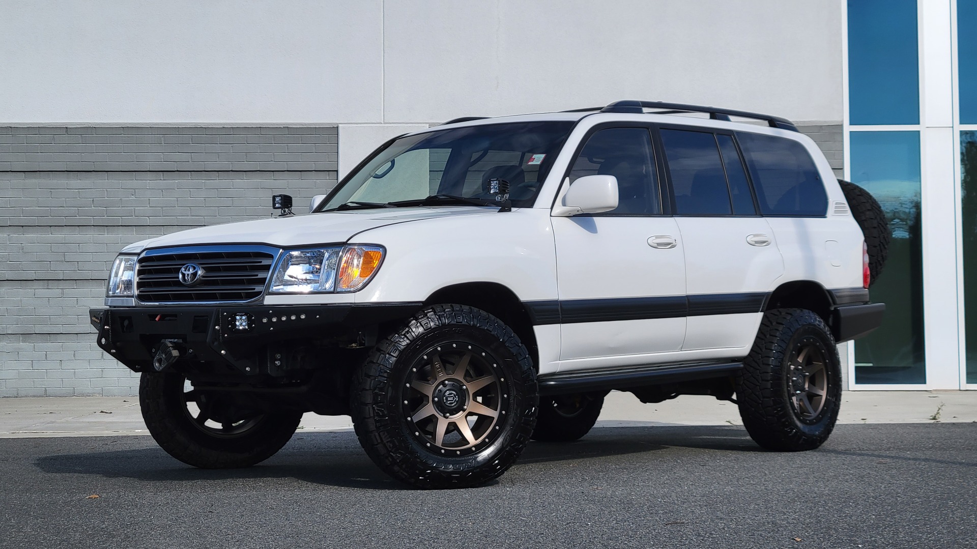Used 2003 Toyota LAND CRUISER 4WD WAGON / 4.7L V8 / AUTO / NAVIGATION / LIFT / CUSTOM WHEELS for sale $27,999 at Formula Imports in Charlotte NC 28227 1