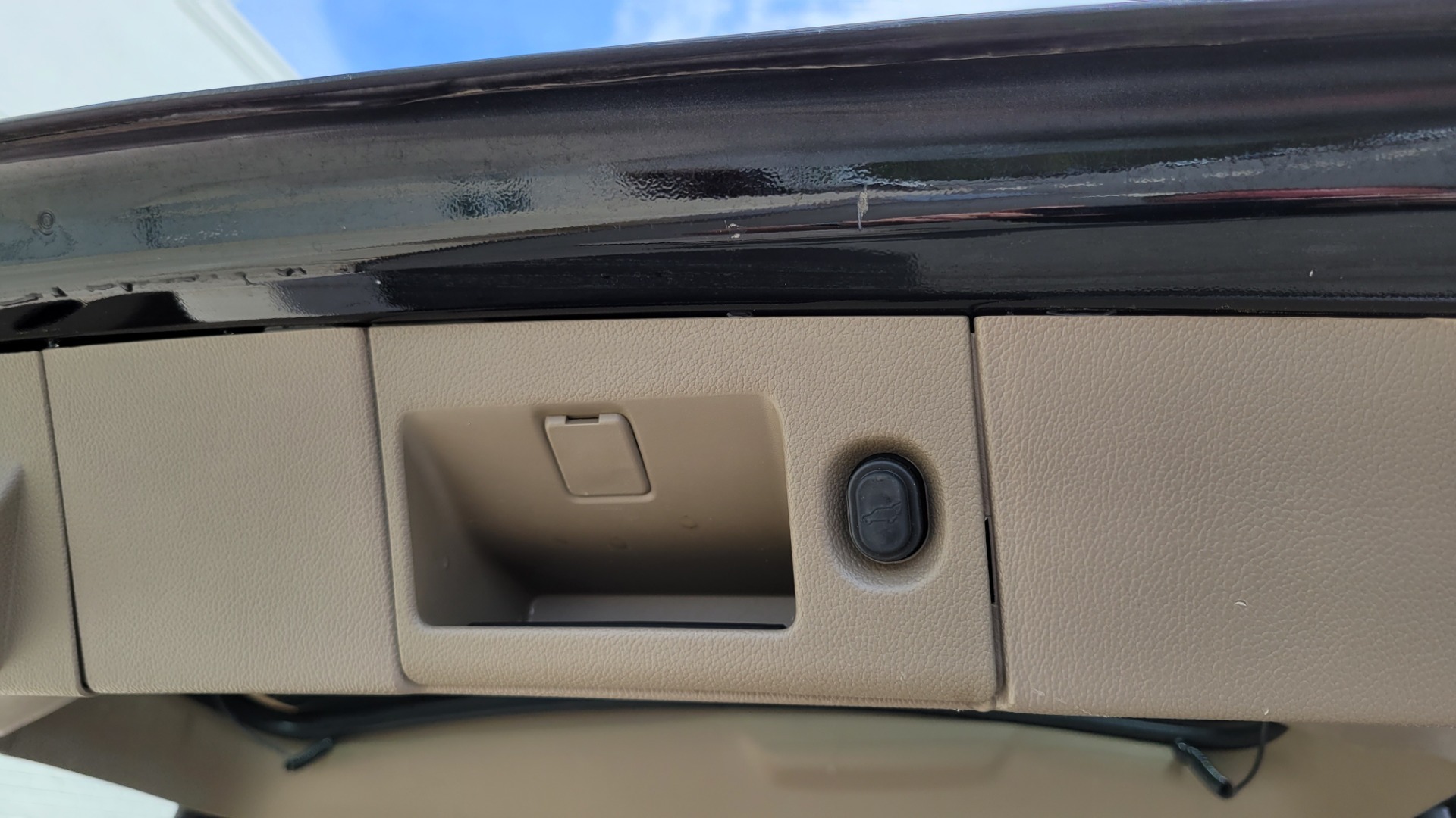 Used 2018 Chevrolet TAHOE PREMIER 6.2L 4X4 / RST EDITION / NAV / DVD / HUD / SUNROOF / REARVIEW for sale Sold at Formula Imports in Charlotte NC 28227 22
