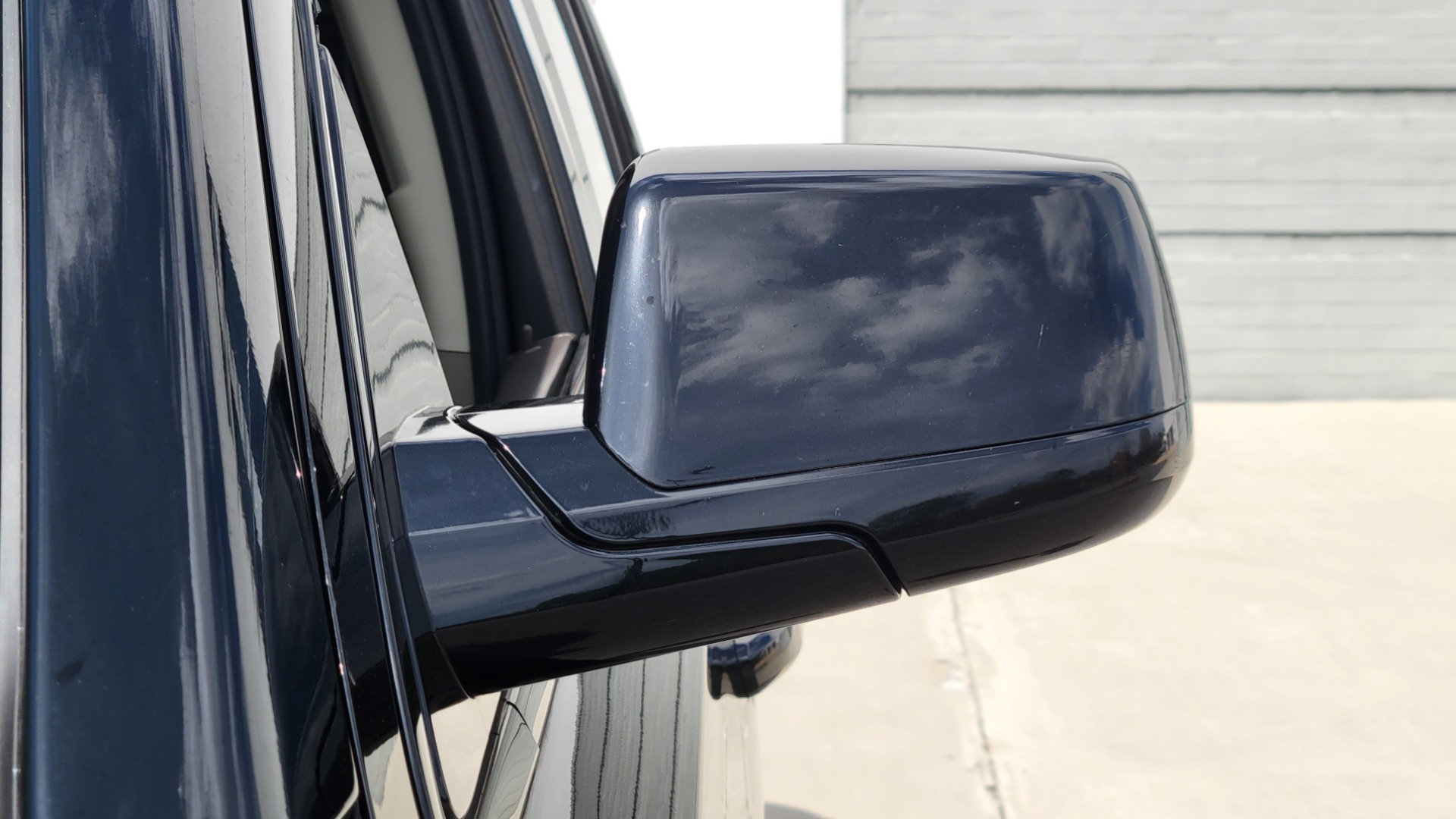 Used 2018 Chevrolet TAHOE PREMIER 6.2L 4X4 / RST EDITION / NAV / DVD / HUD / SUNROOF / REARVIEW for sale Sold at Formula Imports in Charlotte NC 28227 30