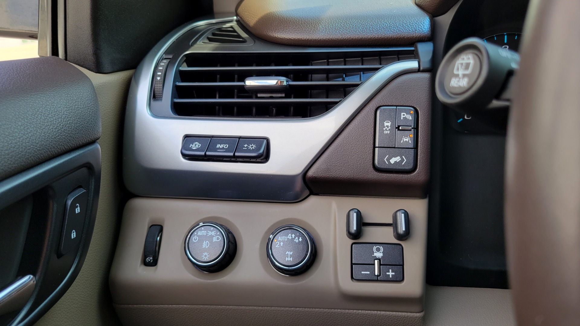 Used 2018 Chevrolet TAHOE PREMIER 6.2L 4X4 / RST EDITION / NAV / DVD / HUD / SUNROOF / REARVIEW for sale Sold at Formula Imports in Charlotte NC 28227 43