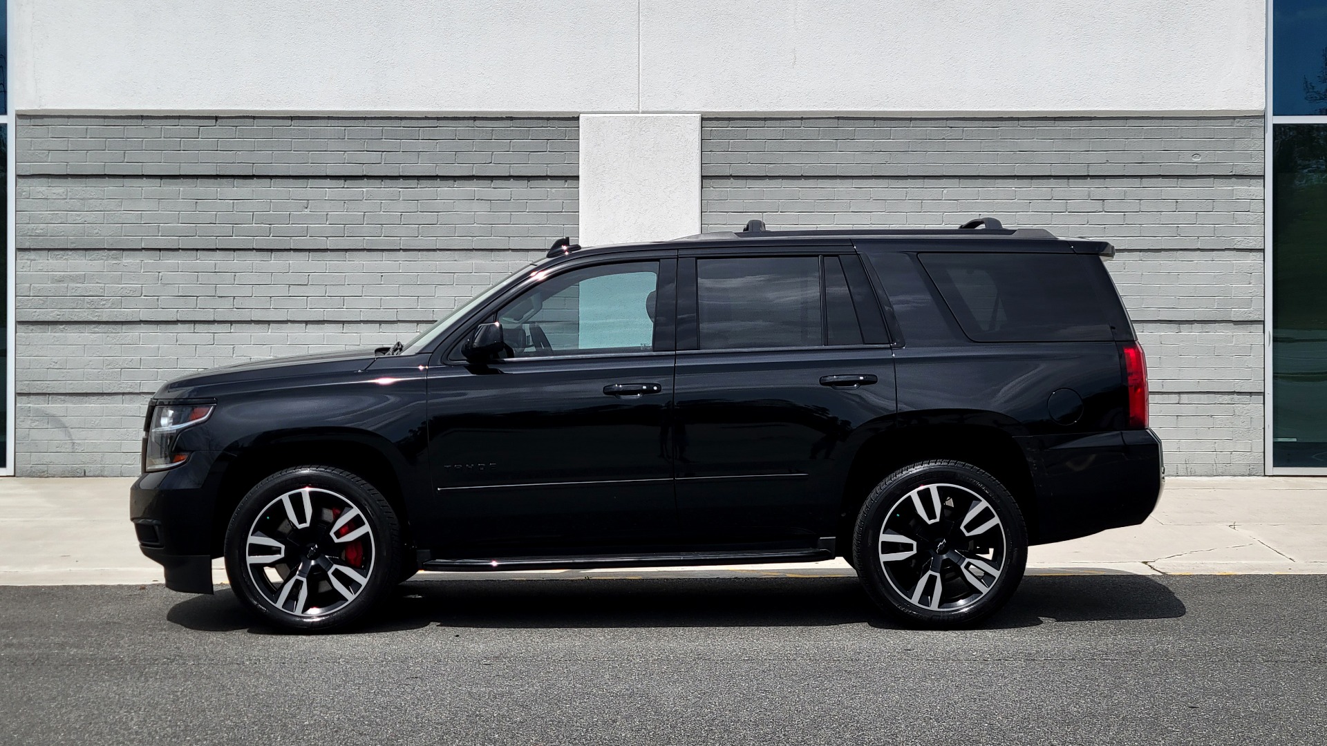Used 2018 Chevrolet TAHOE PREMIER 6.2L 4X4 / RST EDITION / NAV / DVD / HUD / SUNROOF / REARVIEW for sale Sold at Formula Imports in Charlotte NC 28227 5