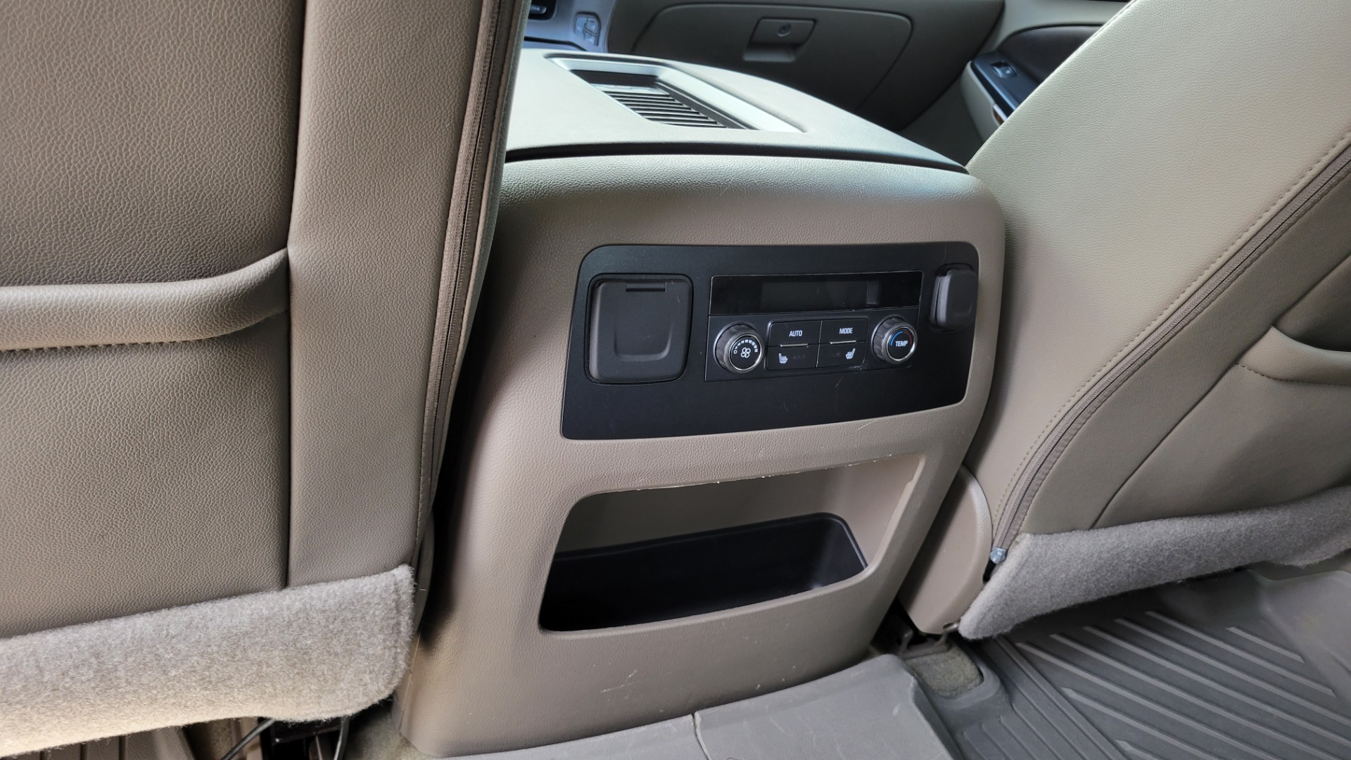 Used 2018 Chevrolet TAHOE PREMIER 6.2L 4X4 / RST EDITION / NAV / DVD / HUD / SUNROOF / REARVIEW for sale Sold at Formula Imports in Charlotte NC 28227 71