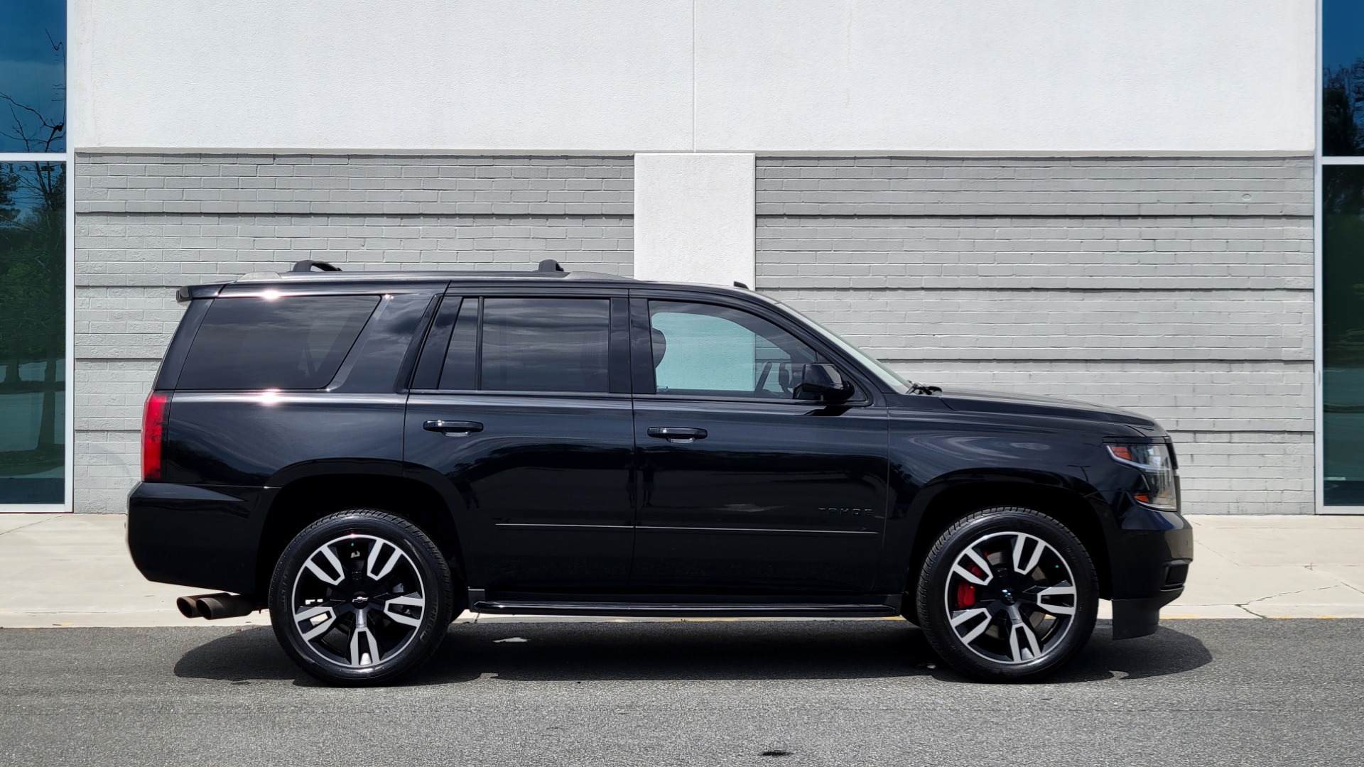 Used 2018 Chevrolet TAHOE PREMIER 6.2L 4X4 / RST EDITION / NAV / DVD / HUD / SUNROOF / REARVIEW for sale Sold at Formula Imports in Charlotte NC 28227 8