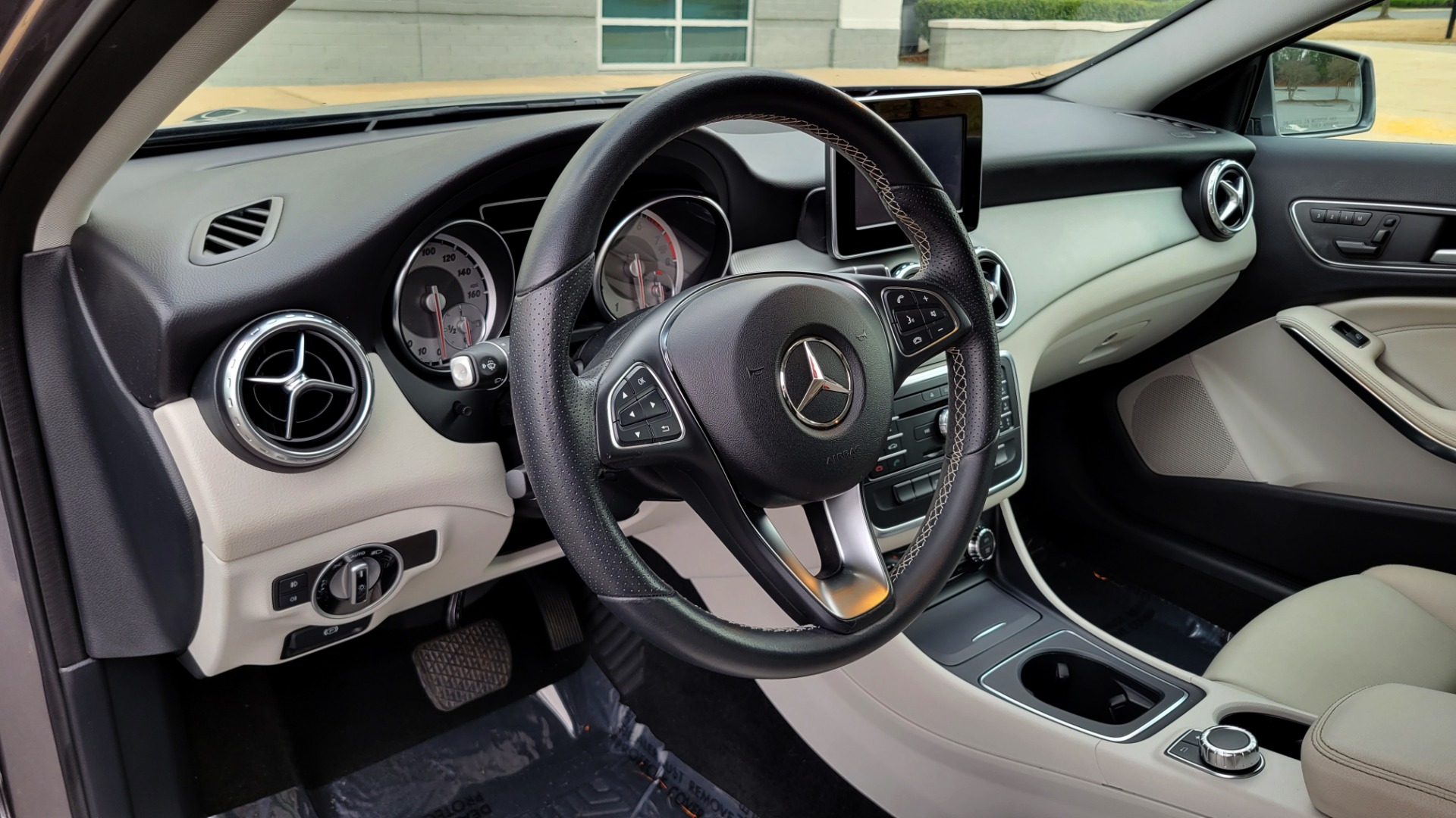 Used 2017 Mercedes-Benz GLA 250 2.0L SUV / APPLE CARPLAY / BLIND SPOT / KEYLESS-GO for sale $26,795 at Formula Imports in Charlotte NC 28227 32