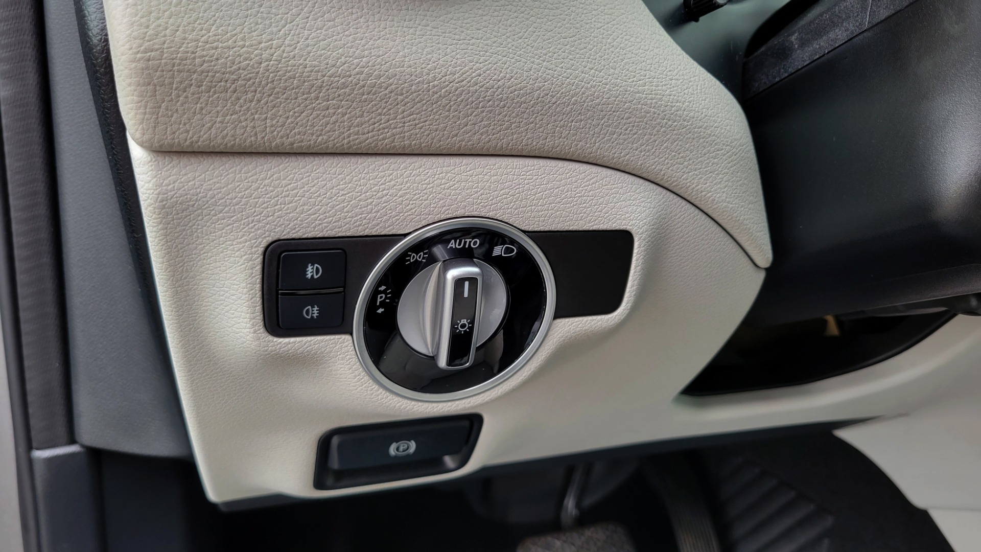 Used 2017 Mercedes-Benz GLA 250 2.0L SUV / APPLE CARPLAY / BLIND SPOT / KEYLESS-GO for sale $26,795 at Formula Imports in Charlotte NC 28227 33