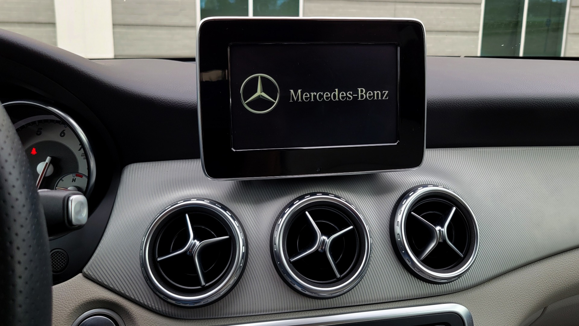 Used 2017 Mercedes-Benz GLA 250 2.0L SUV / APPLE CARPLAY / BLIND SPOT / KEYLESS-GO for sale $26,795 at Formula Imports in Charlotte NC 28227 40