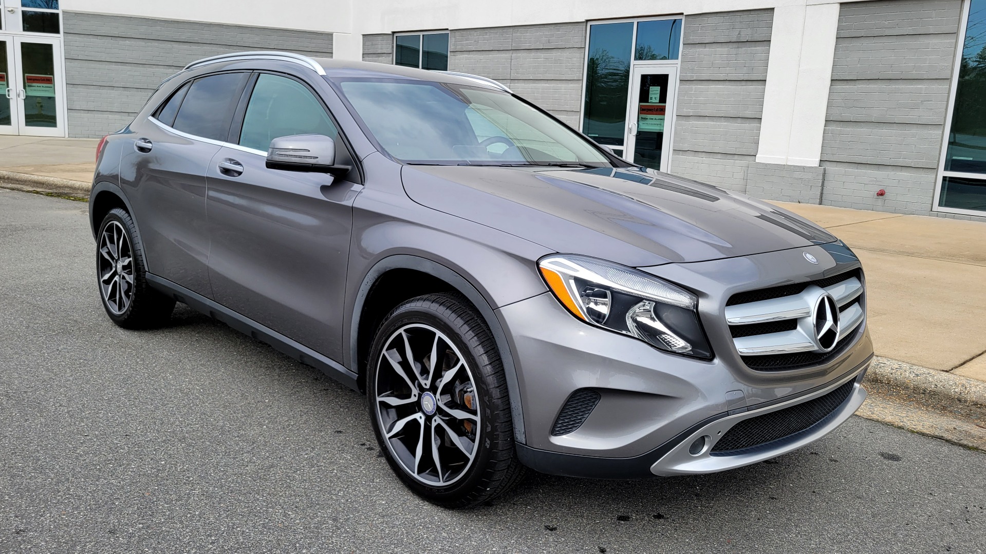 Used 2017 Mercedes-Benz GLA 250 2.0L SUV / APPLE CARPLAY / BLIND SPOT / KEYLESS-GO for sale $26,795 at Formula Imports in Charlotte NC 28227 5