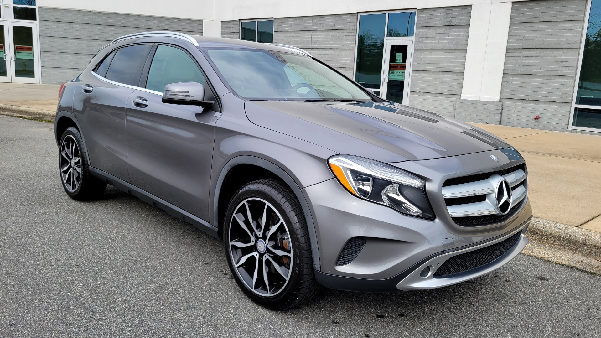 Used 2017 Mercedes-Benz GLA 250 2.0L SUV / APPLE CARPLAY / BLIND SPOT / KEYLESS-GO for sale $26,795 at Formula Imports in Charlotte NC 28227 5
