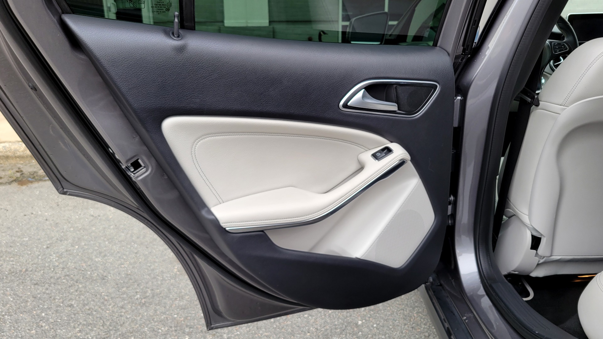 Used 2017 Mercedes-Benz GLA 250 2.0L SUV / APPLE CARPLAY / BLIND SPOT / KEYLESS-GO for sale $26,795 at Formula Imports in Charlotte NC 28227 53
