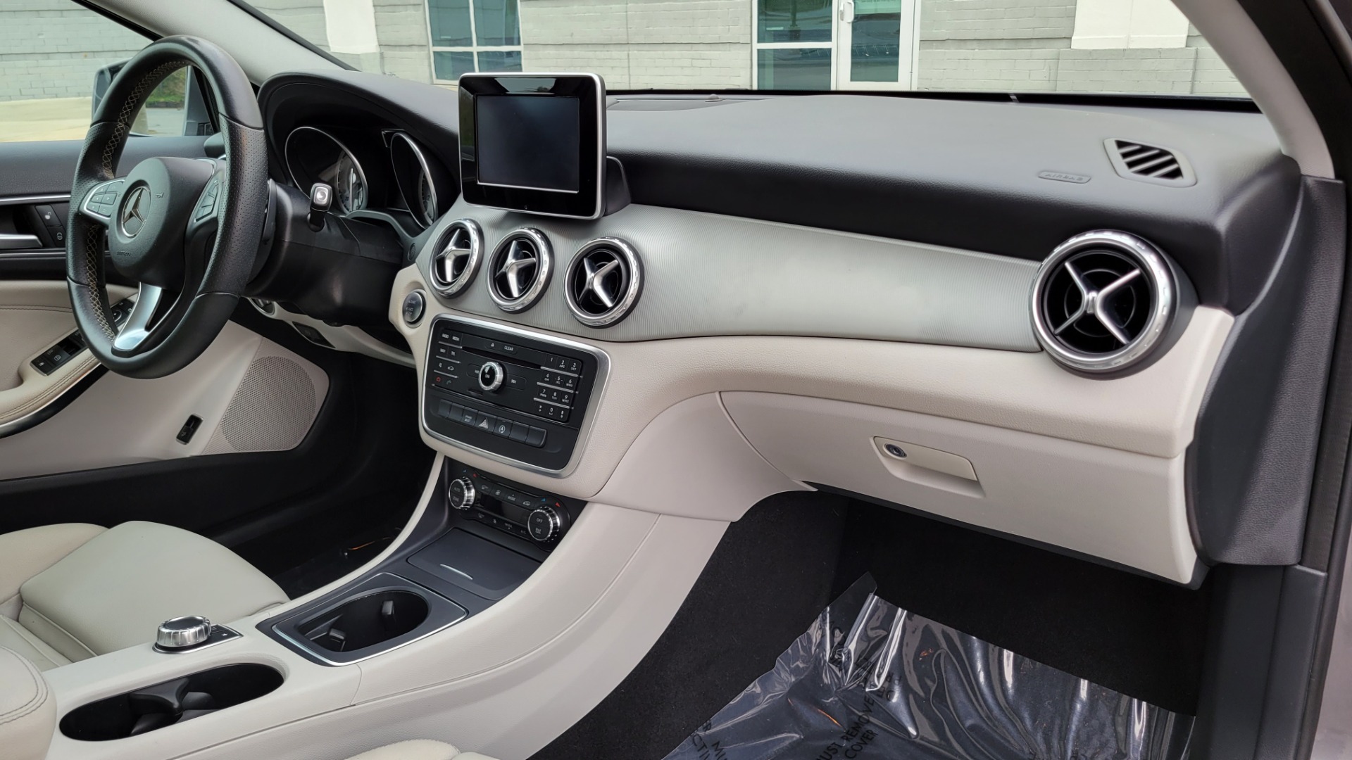 Used 2017 Mercedes-Benz GLA 250 2.0L SUV / APPLE CARPLAY / BLIND SPOT / KEYLESS-GO for sale $26,795 at Formula Imports in Charlotte NC 28227 61