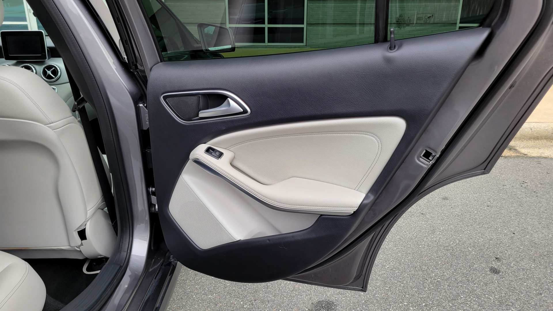 Used 2017 Mercedes-Benz GLA 250 2.0L SUV / APPLE CARPLAY / BLIND SPOT / KEYLESS-GO for sale $26,795 at Formula Imports in Charlotte NC 28227 62